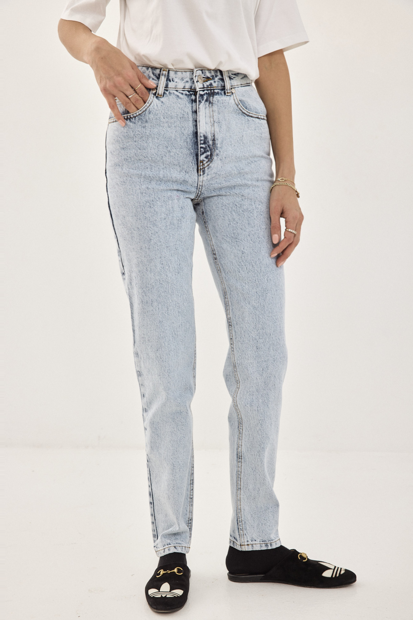 NO 10. MOM JEANS HIGH WAIST