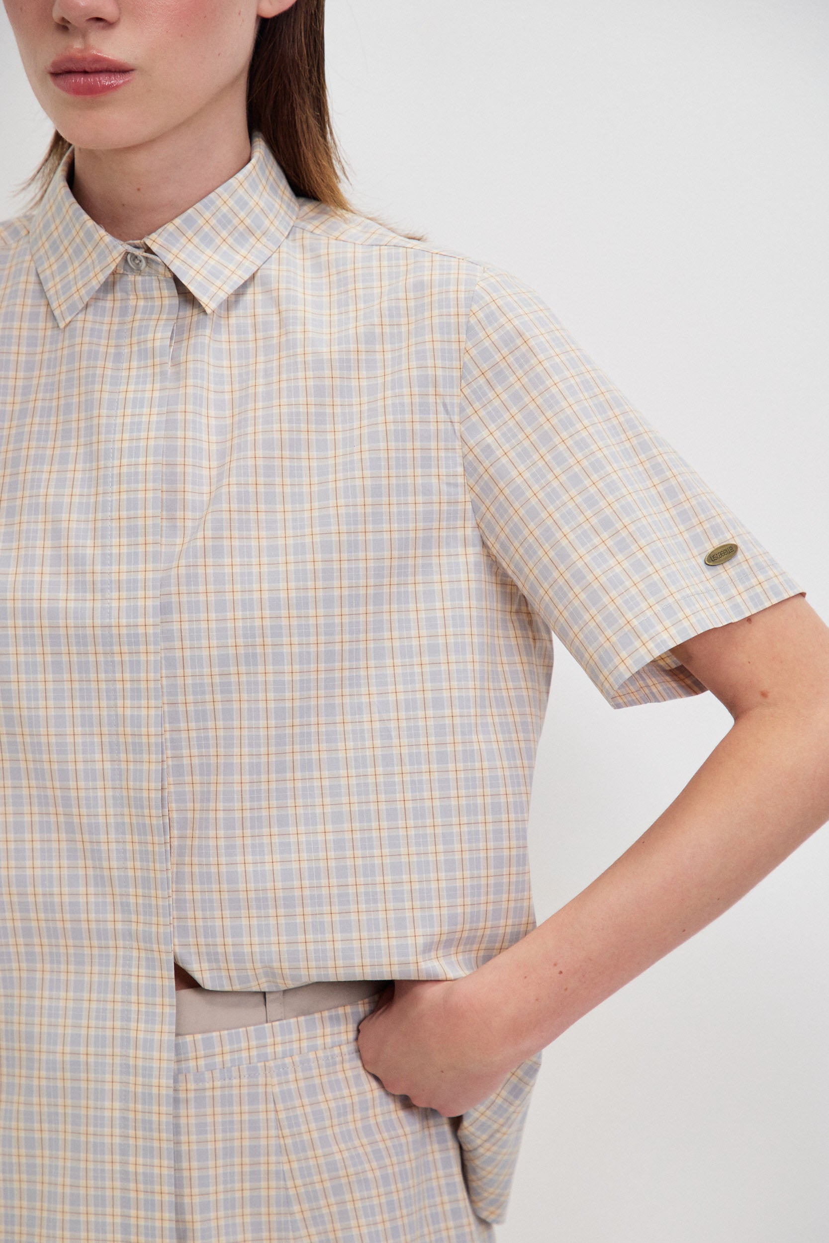 SHORT SLEEVES BUTTON SHIRT