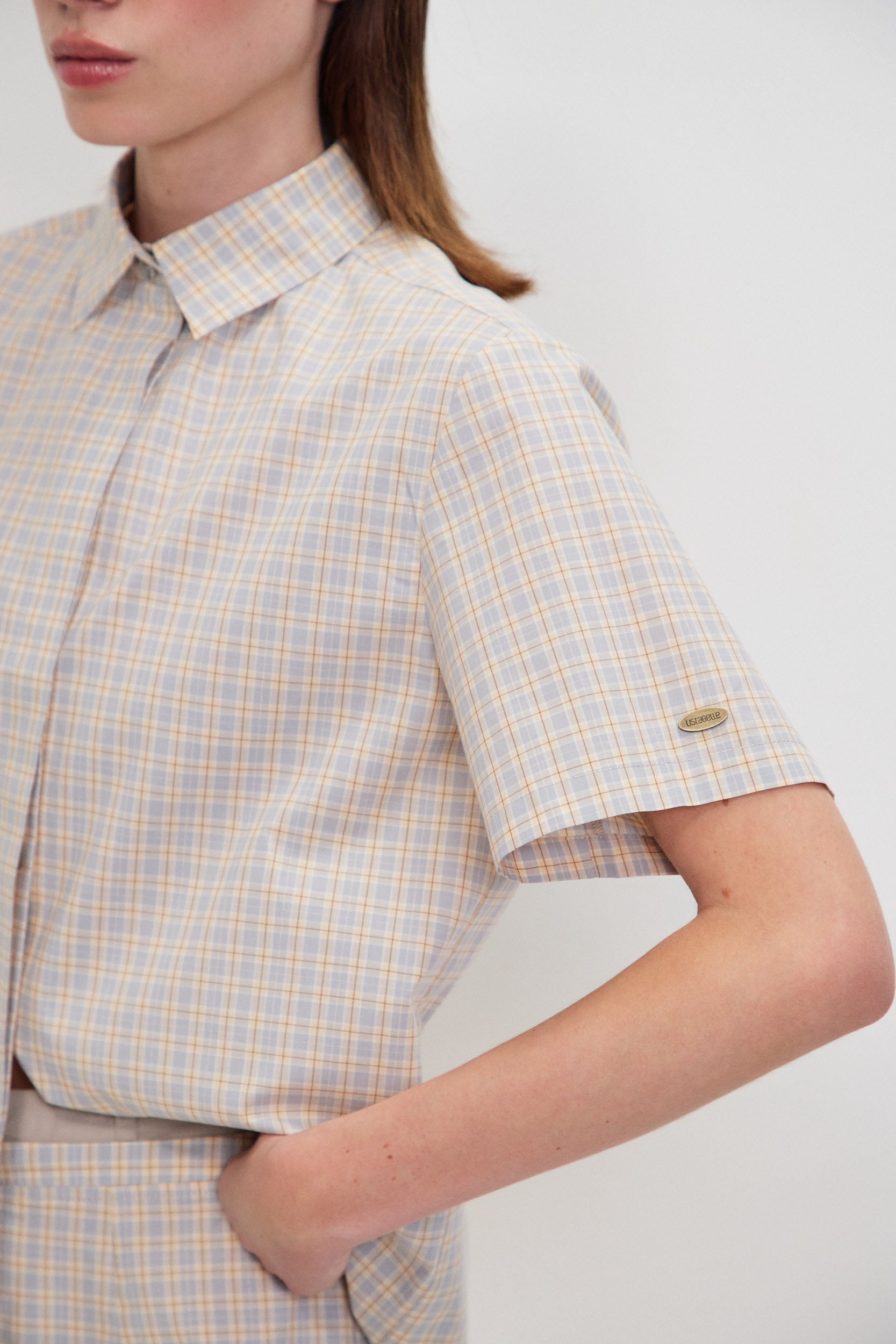 SHORT SLEEVES BUTTON SHIRT