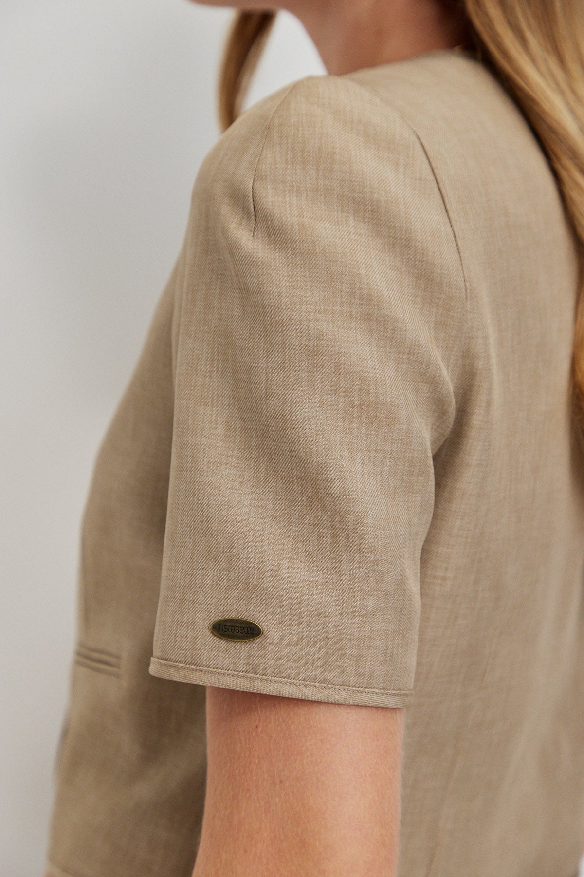 SHORT SLEEVE JACKET