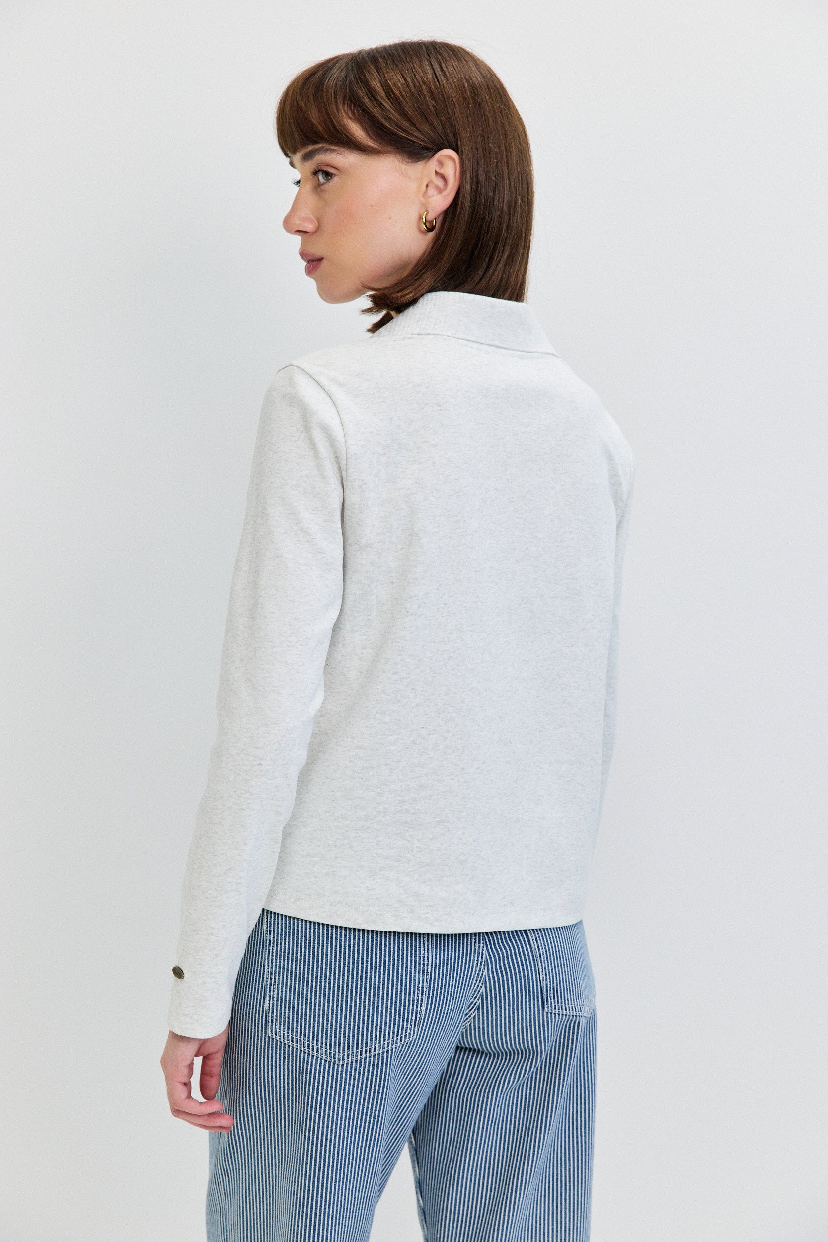 LONG SLEEVES V NECKLINE SHIRT