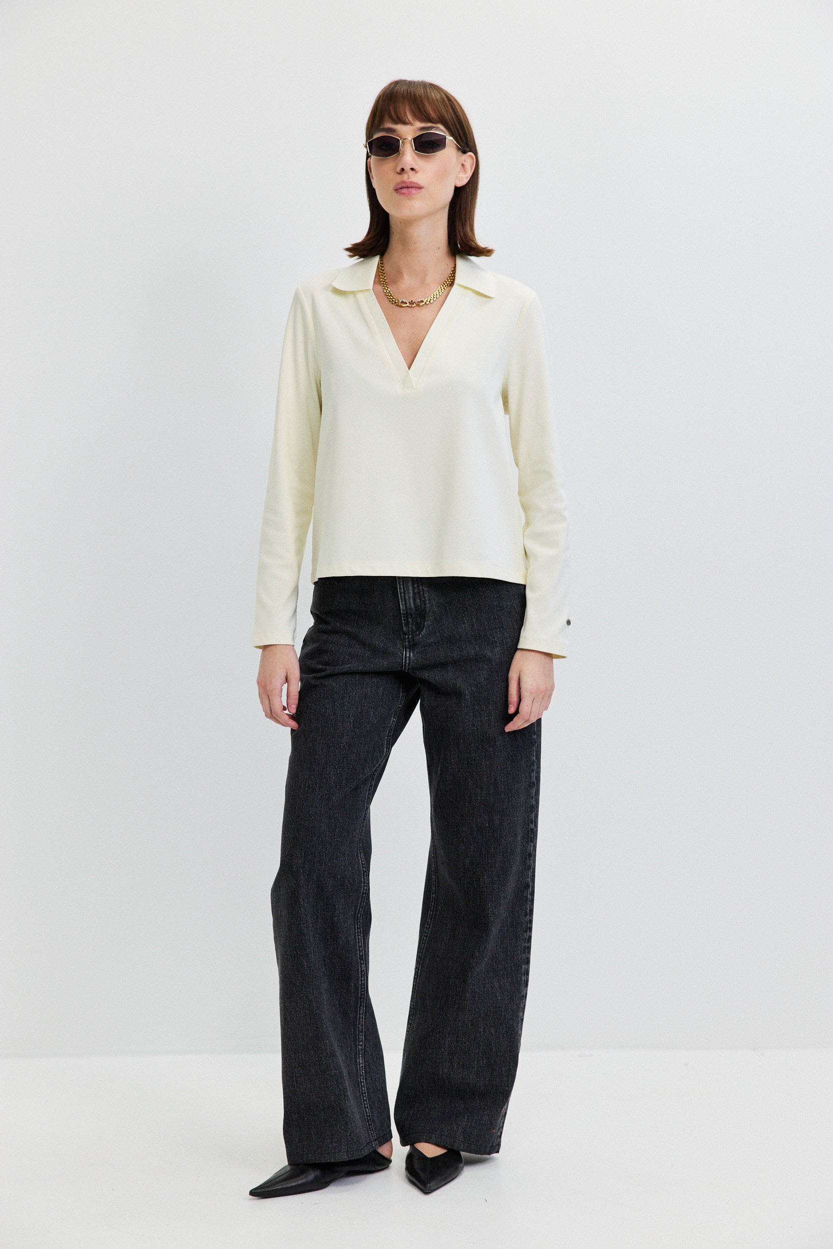 LONG SLEEVES V NECKLINE SHIRT
