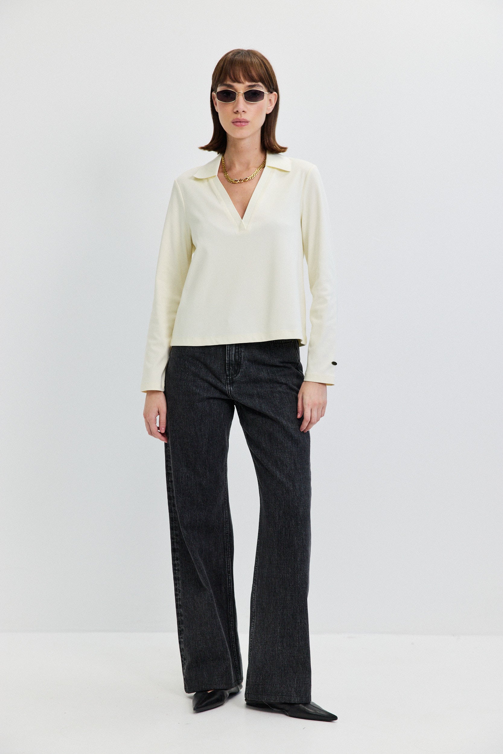 LONG SLEEVES V NECKLINE SHIRT