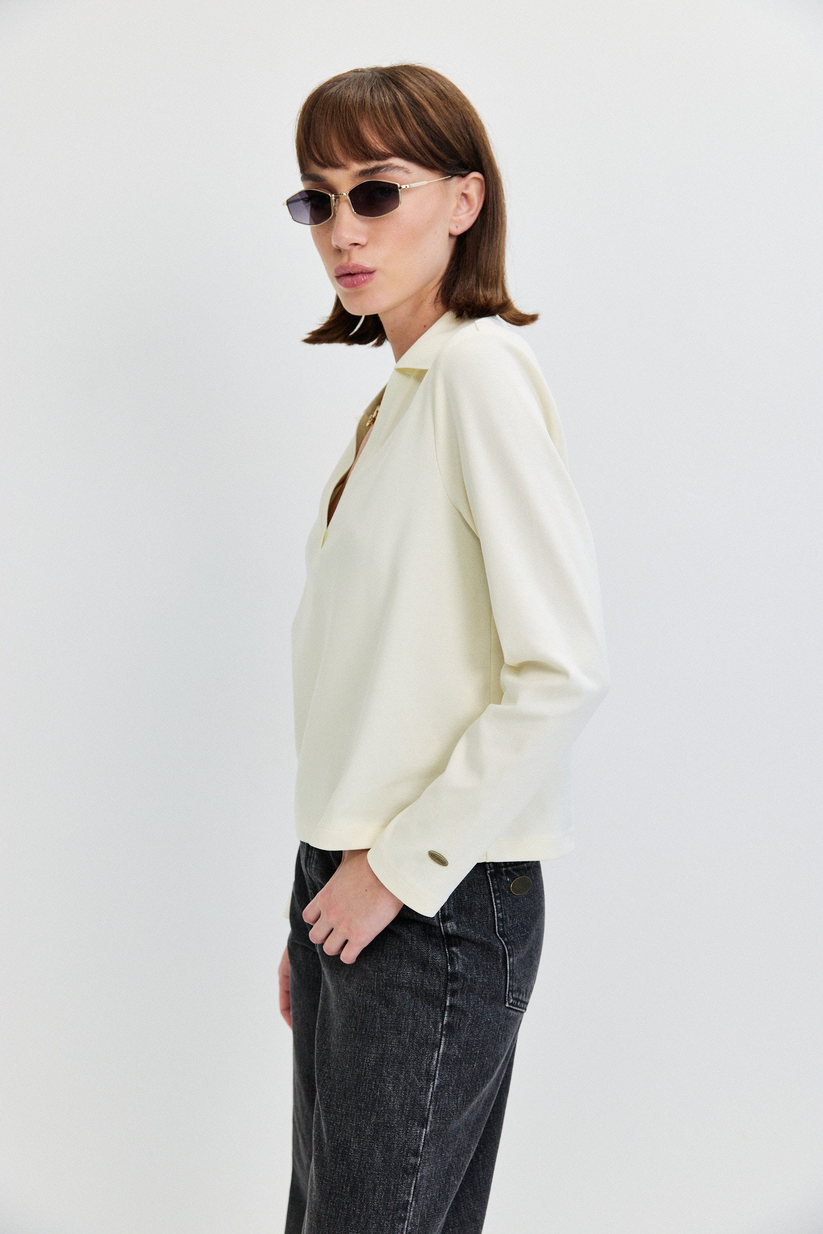 LONG SLEEVES V NECKLINE SHIRT