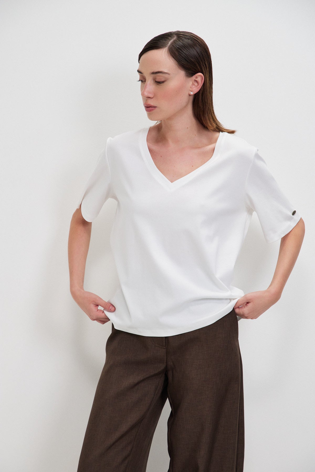 WOMEN V T-SHIRT