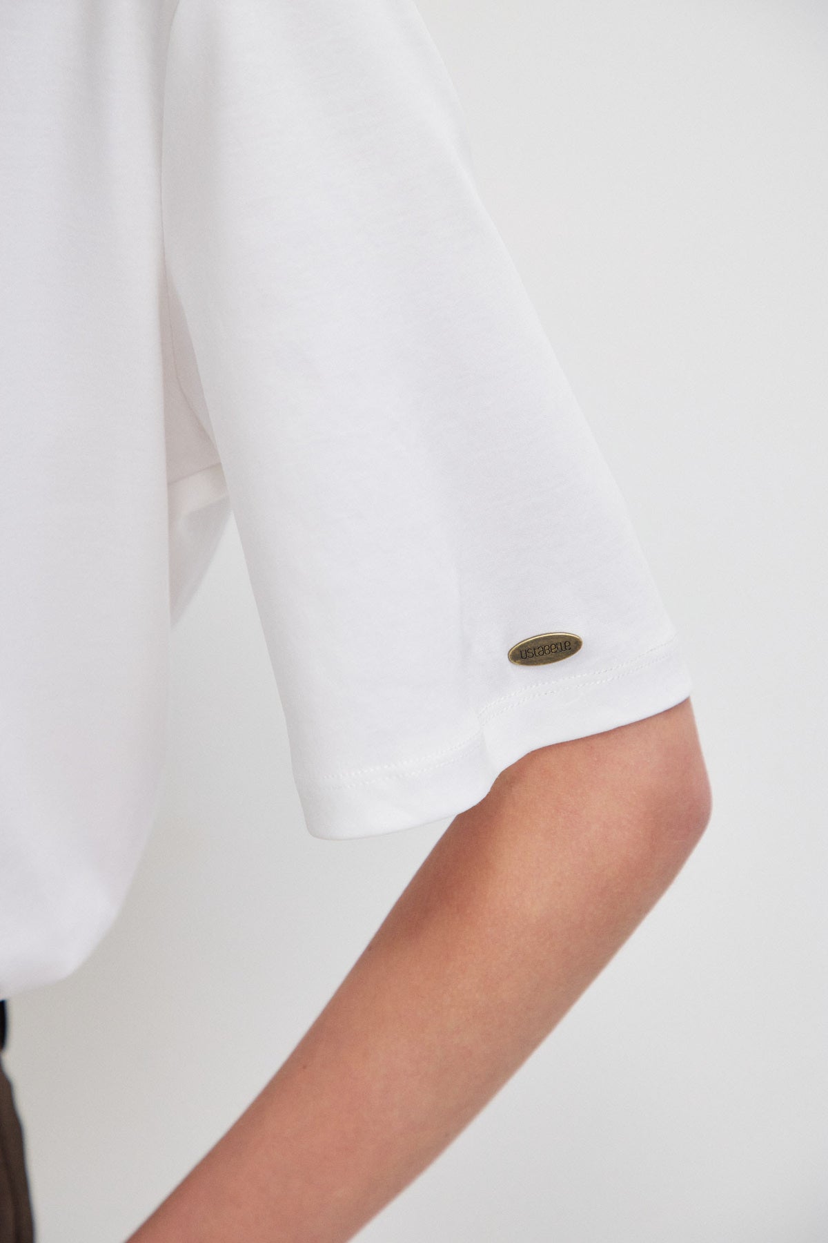 WOMEN V T-SHIRT