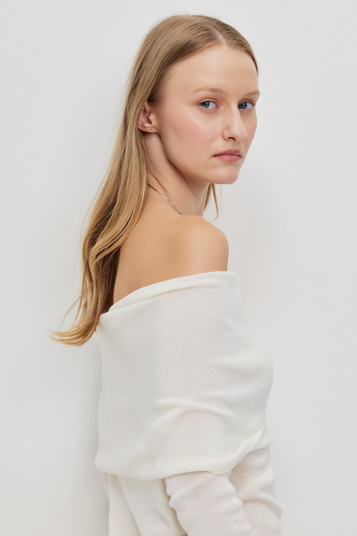 OFF SHOULDER KNIT