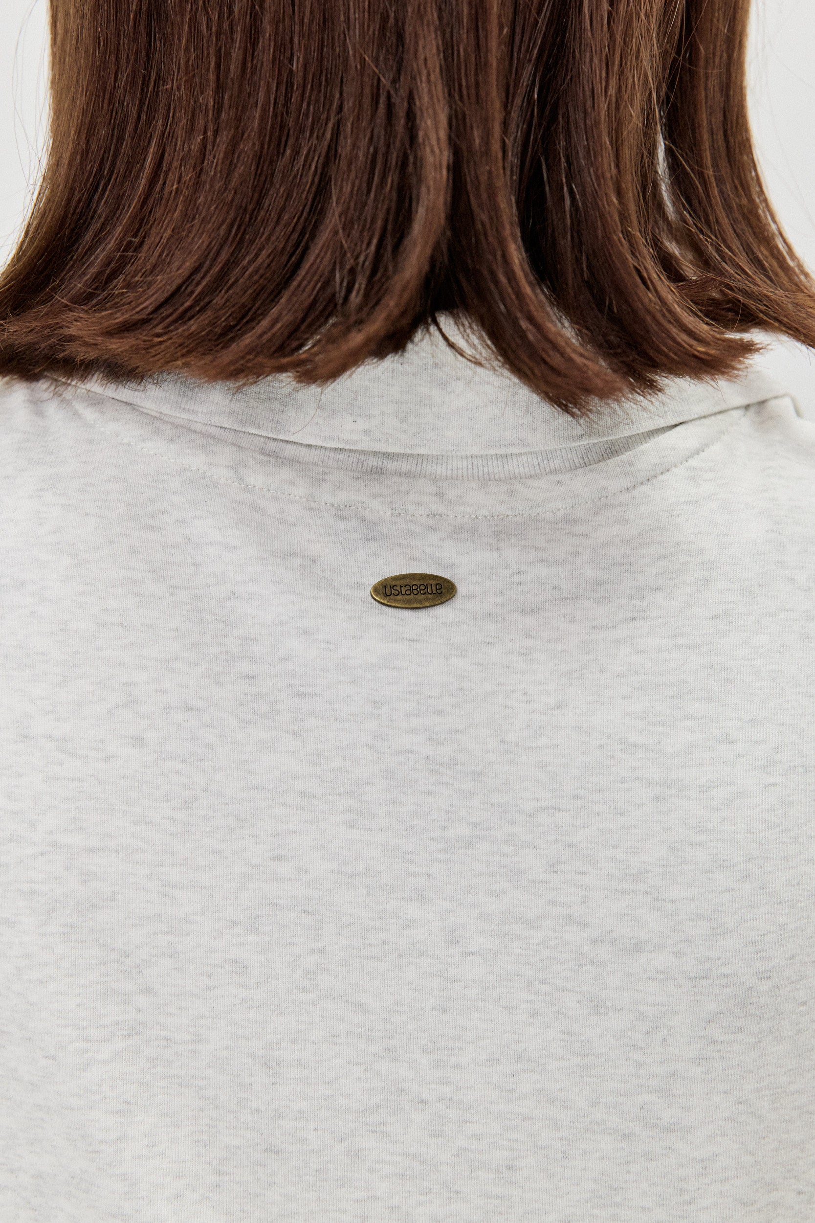 SLEEVLESS SHIRT V NECKLINE