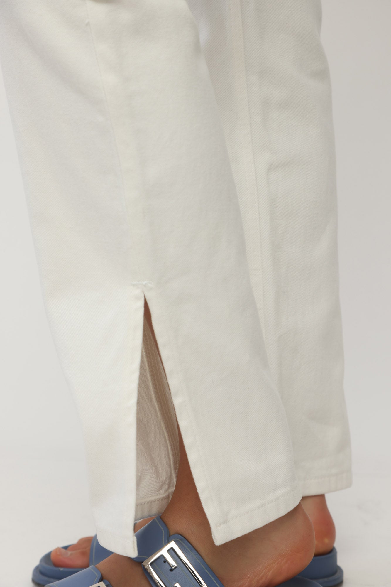 HIGH WAIST LEG SLIT DENIM