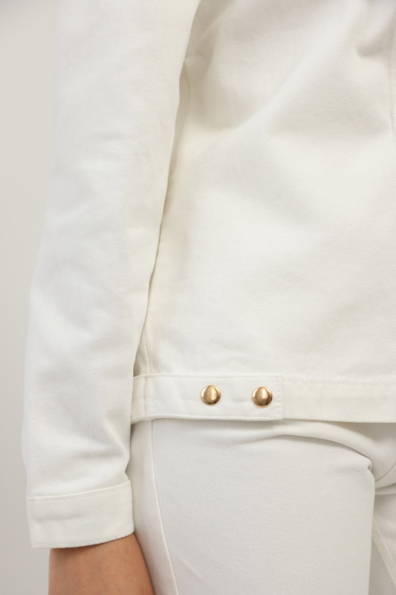 DENIM JACKET HIDDEN SNAPS