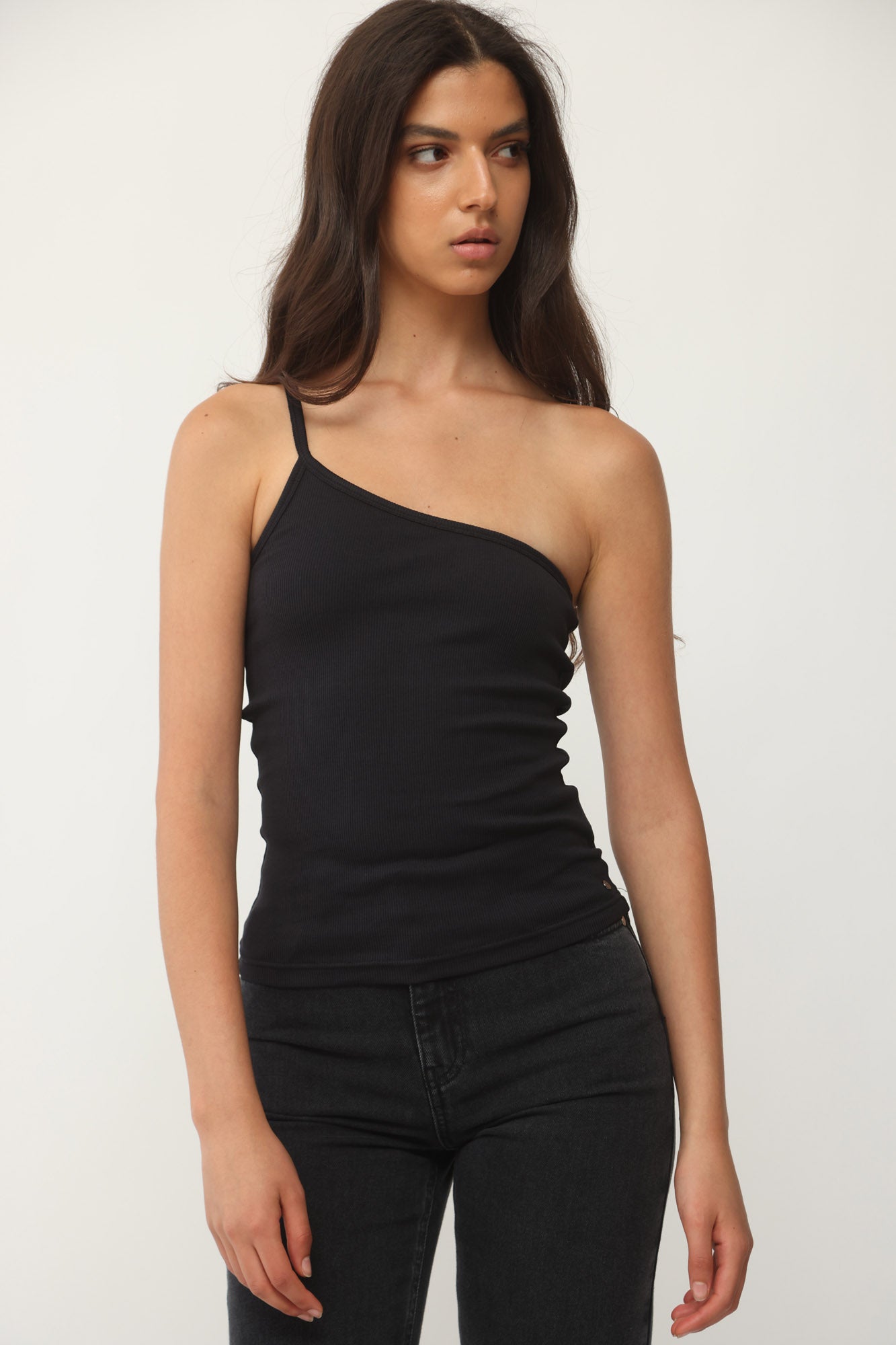 ASYMMETRIC TOP RIB