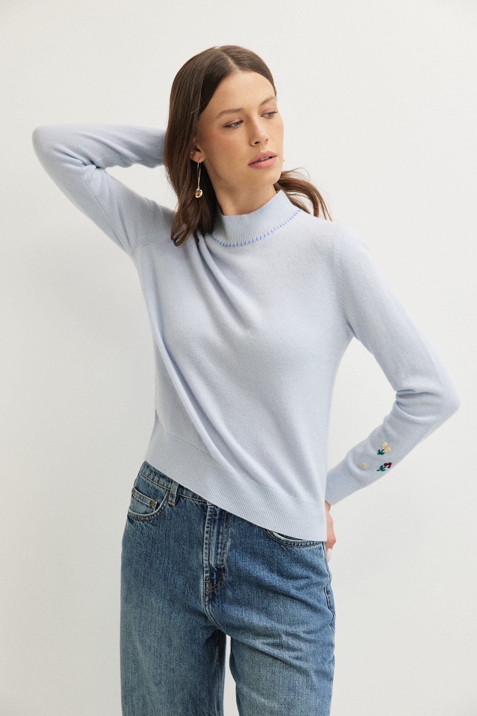 THIN WOOL FLOWER EMB KNITWEAR