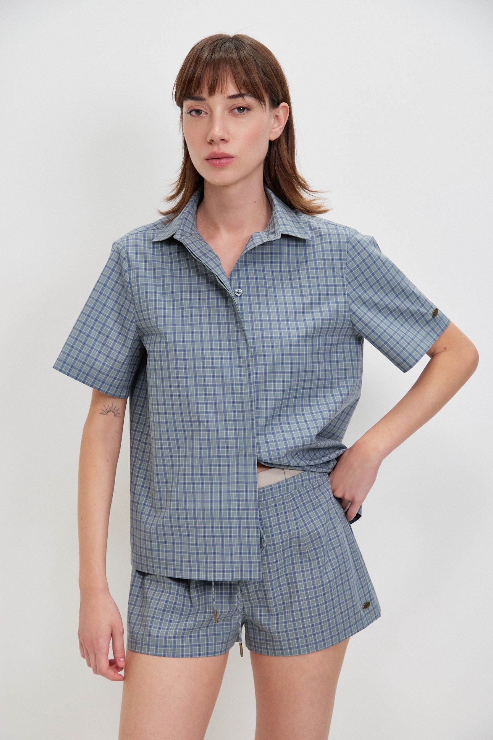 SHORT SLEEVES BUTTON SHIRT