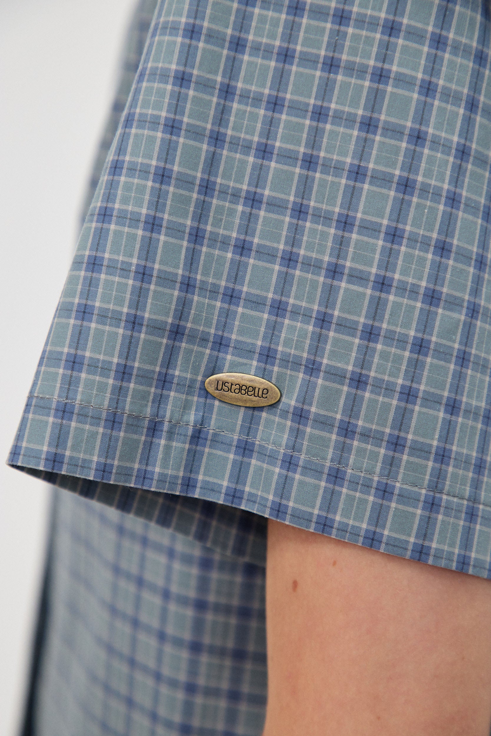 SHORT SLEEVES BUTTON SHIRT