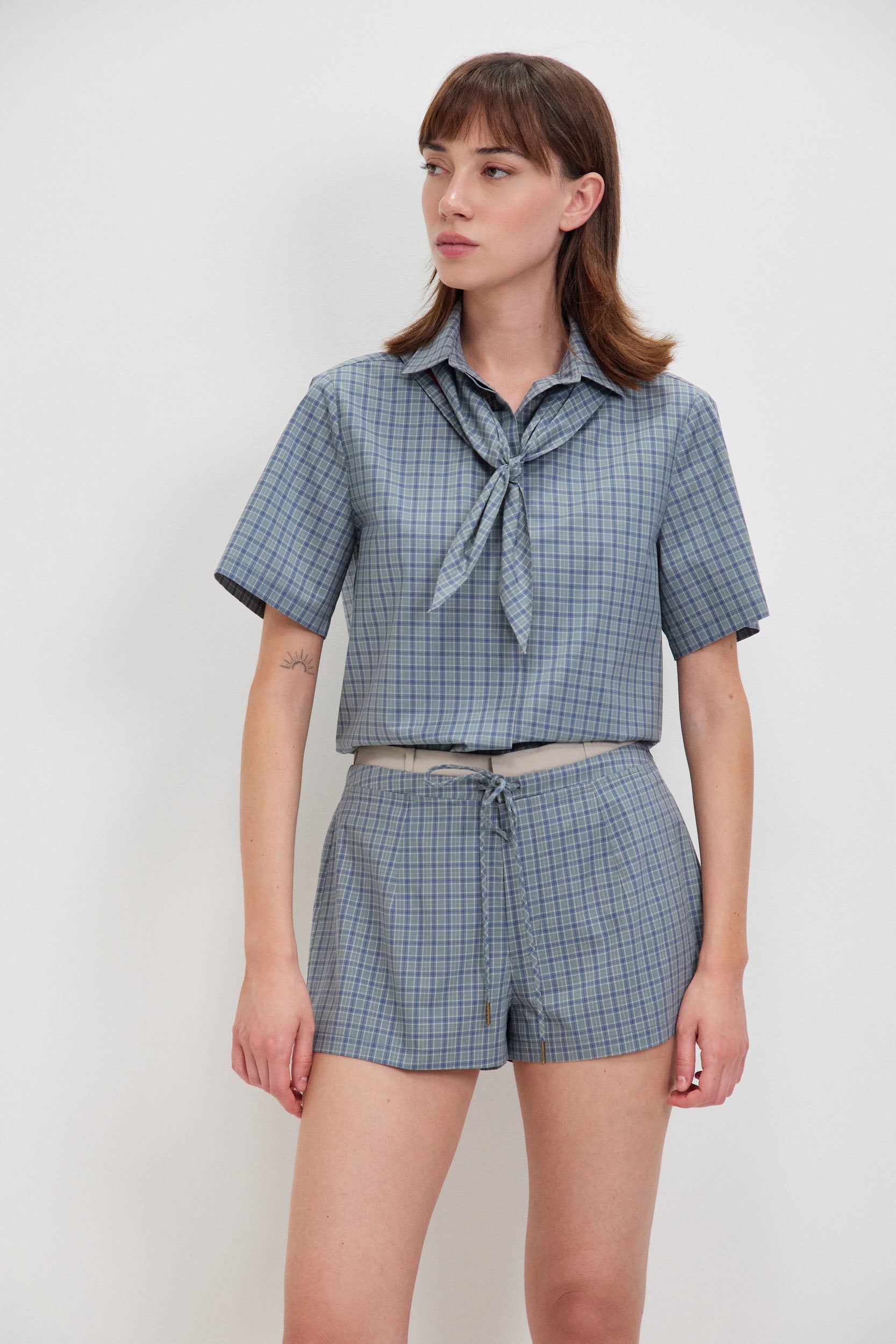 SHORT SLEEVES BUTTON SHIRT