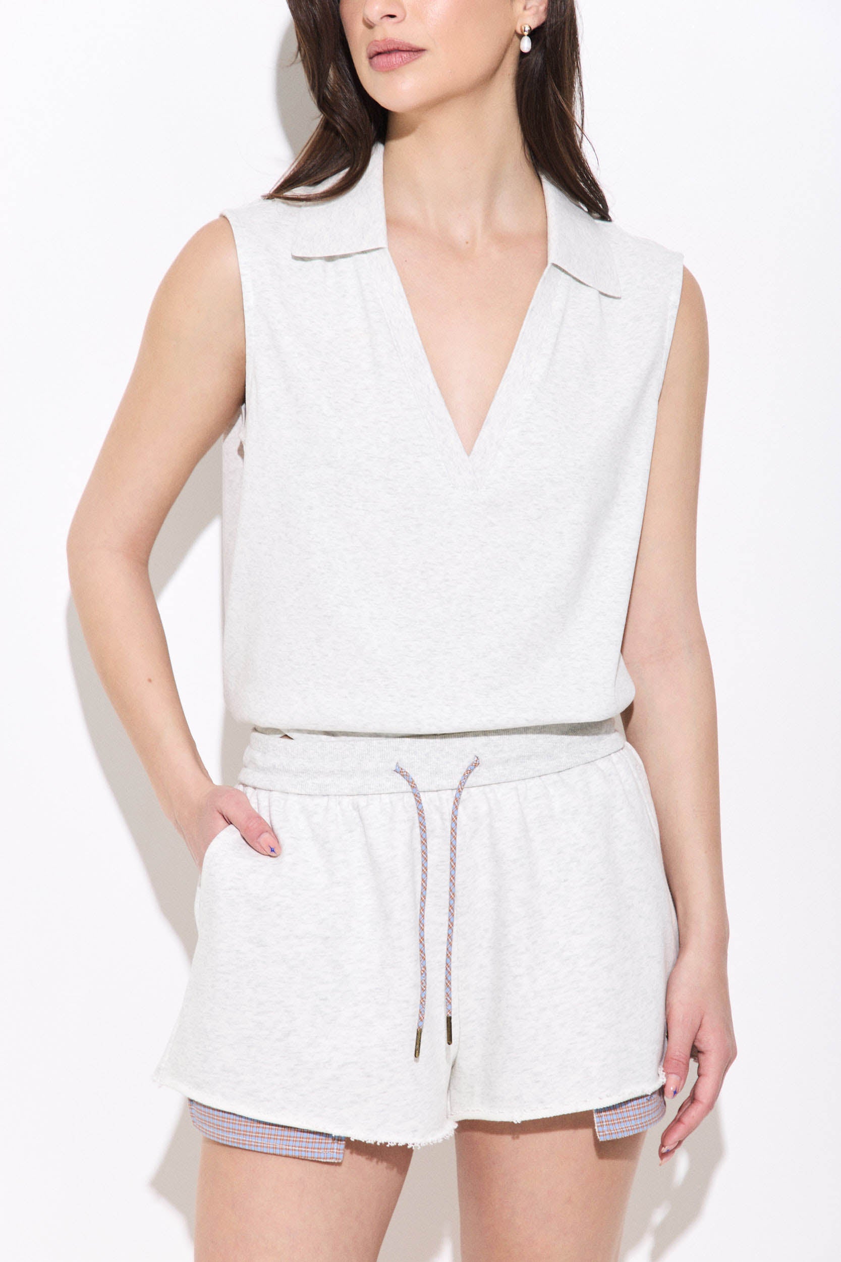 SLEEVLESS SHIRT V NECKLINE
