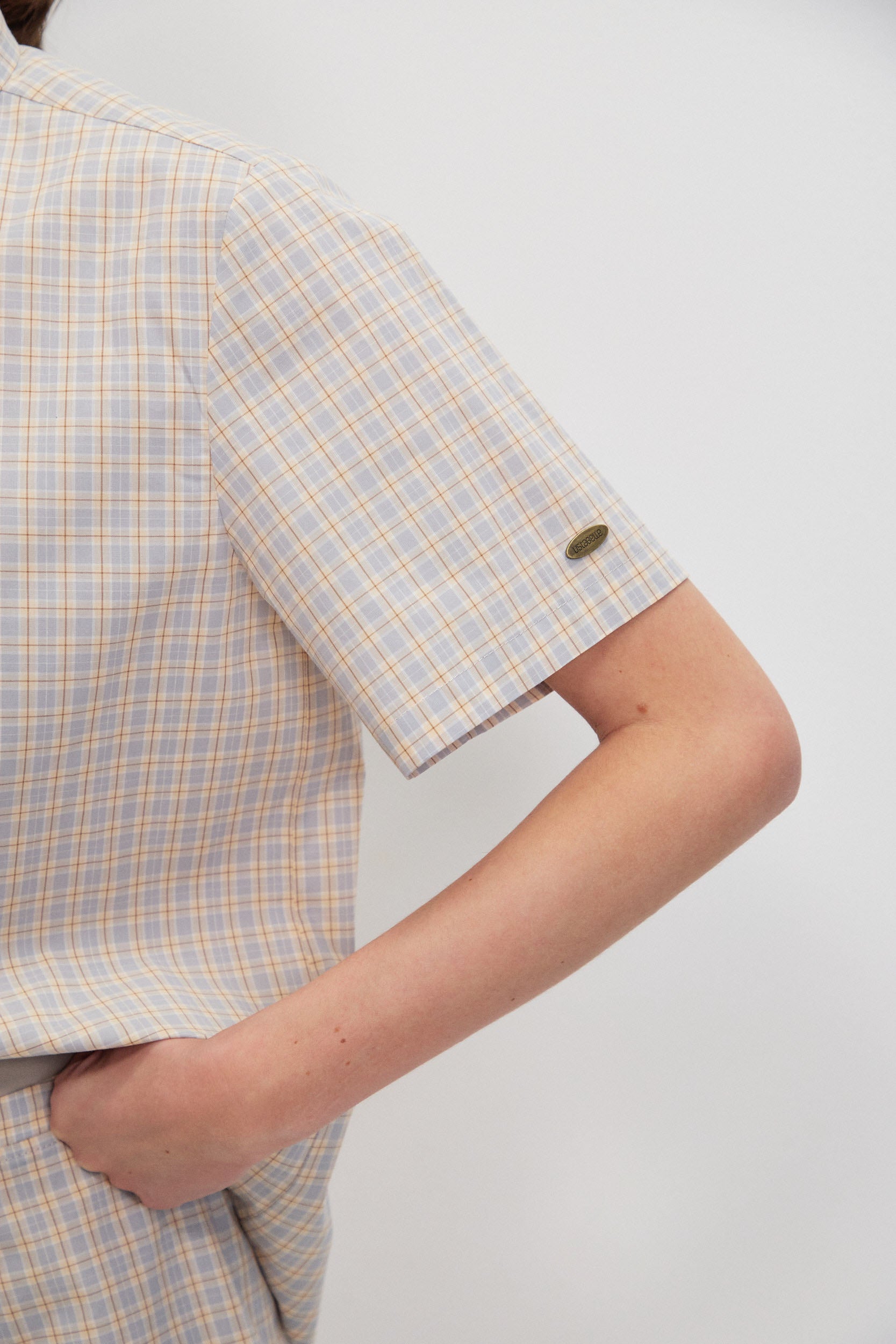 SHORT SLEEVES BUTTON SHIRT