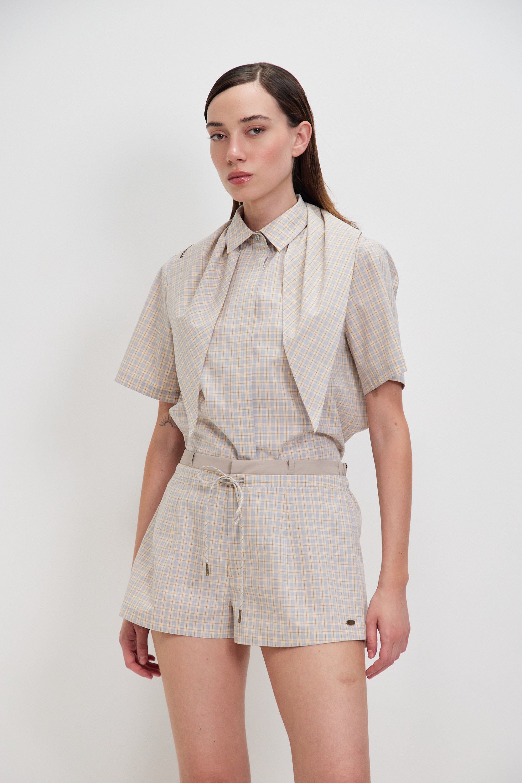 SHORT SLEEVES BUTTON SHIRT