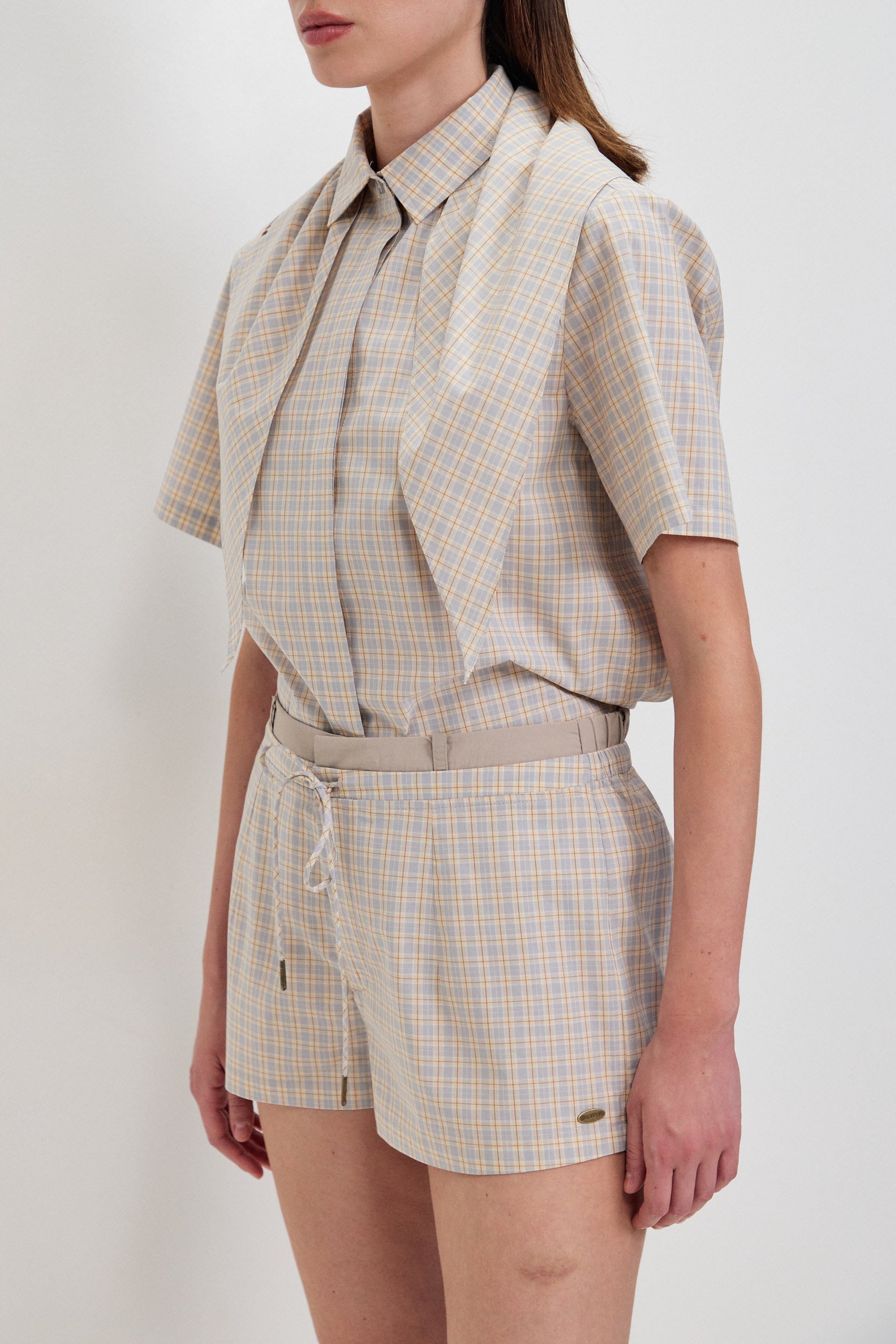 SHORT SLEEVES BUTTON SHIRT