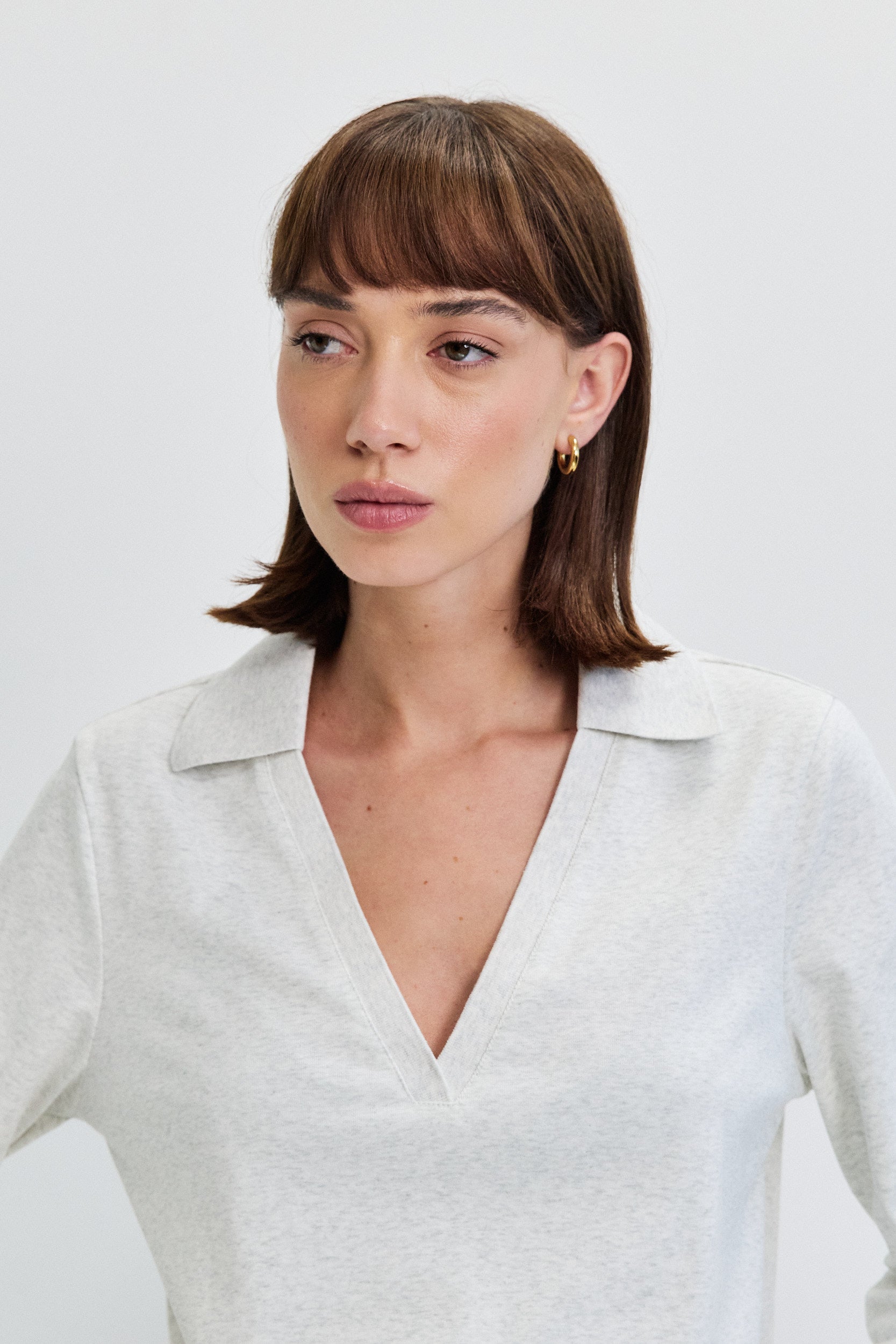 LONG SLEEVES V NECKLINE SHIRT