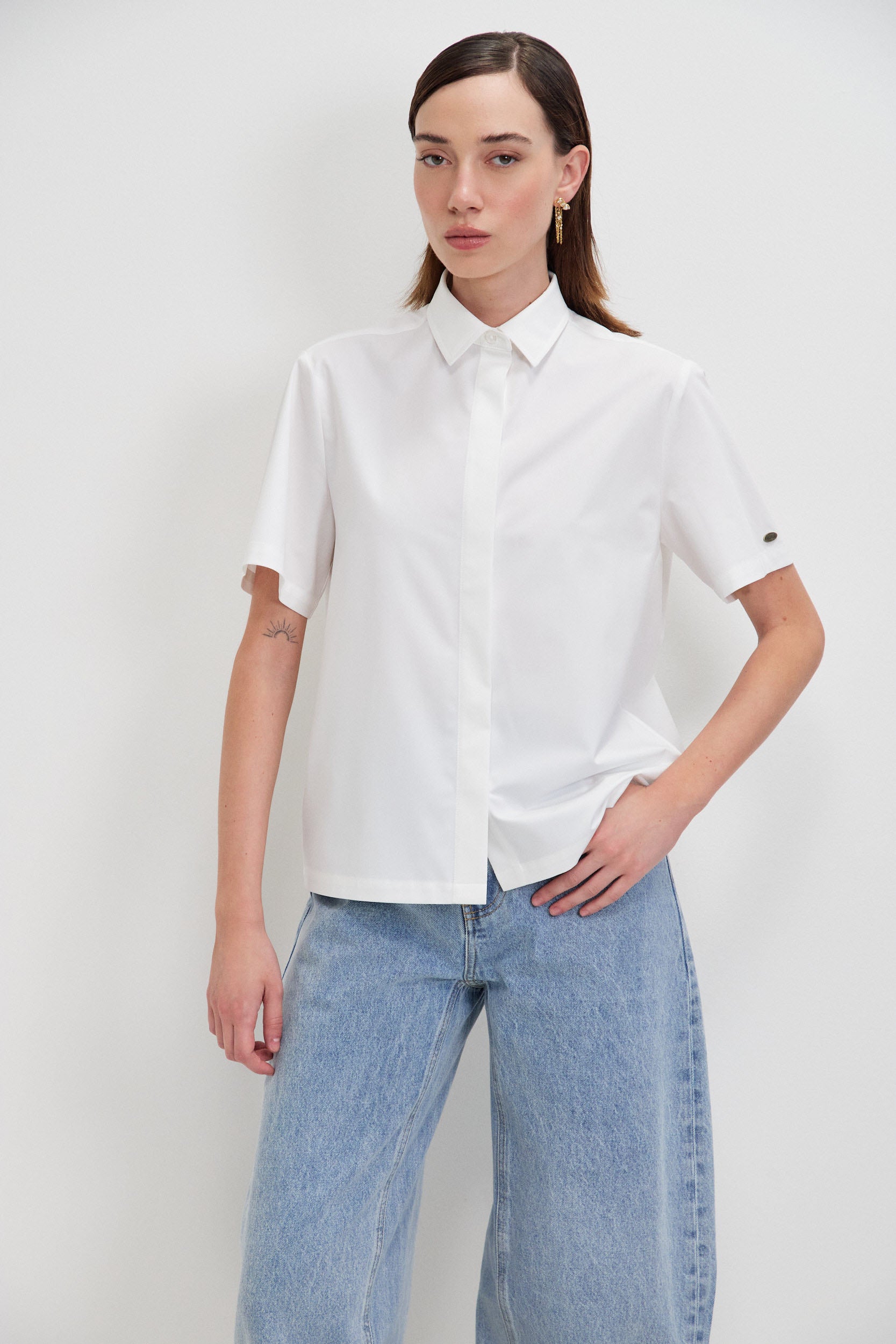 SHORT SLEEVES BUTTON SHIRT