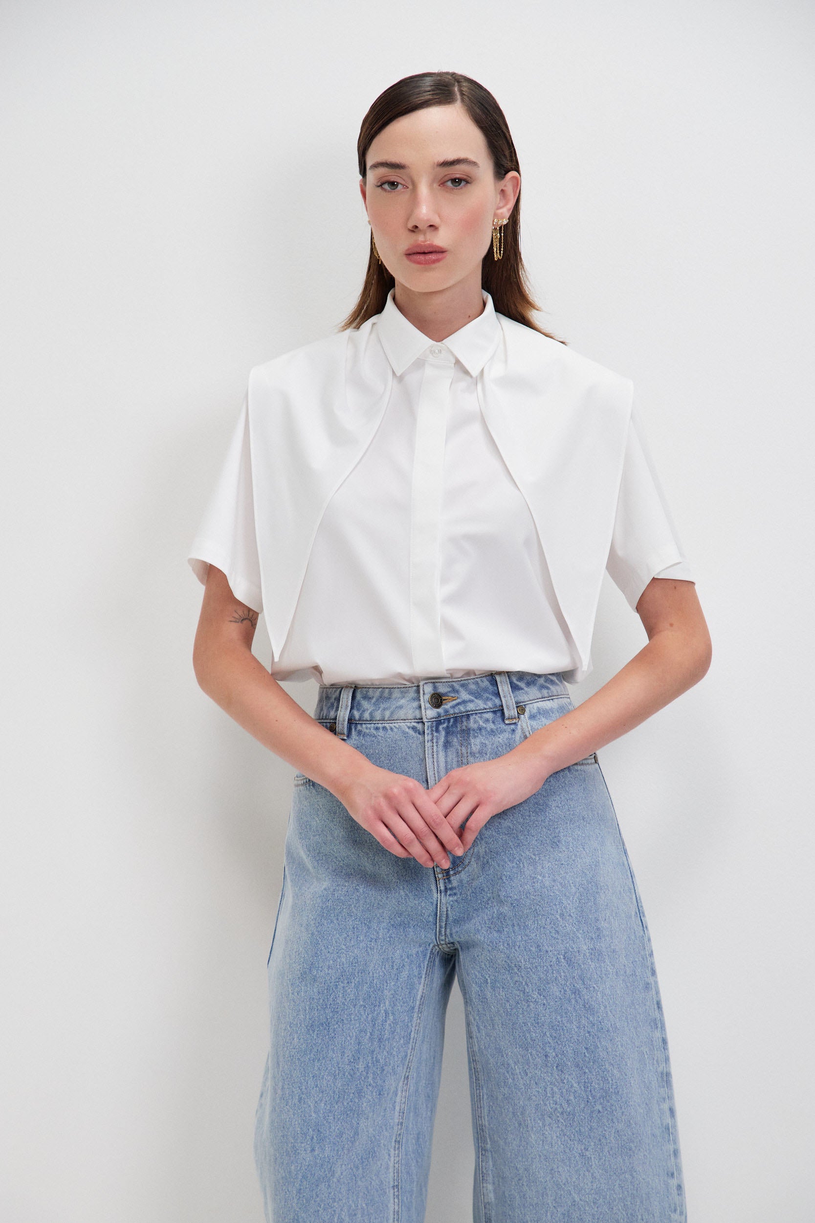 SHORT SLEEVES BUTTON SHIRT