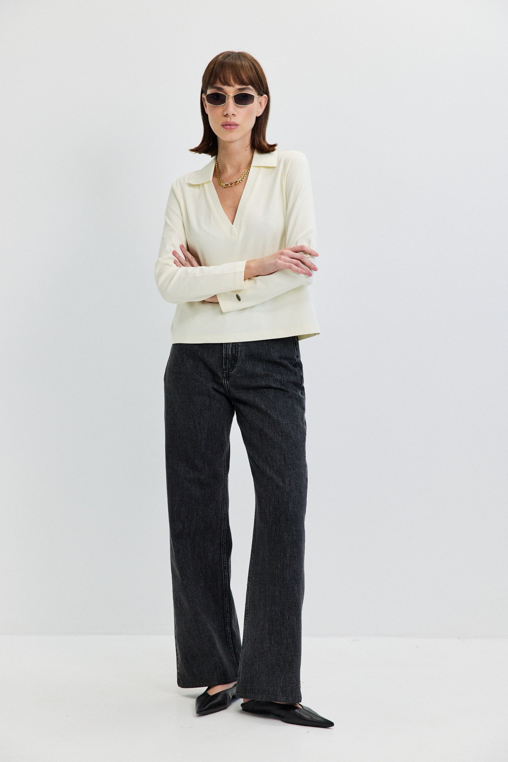 LONG SLEEVES V NECKLINE SHIRT