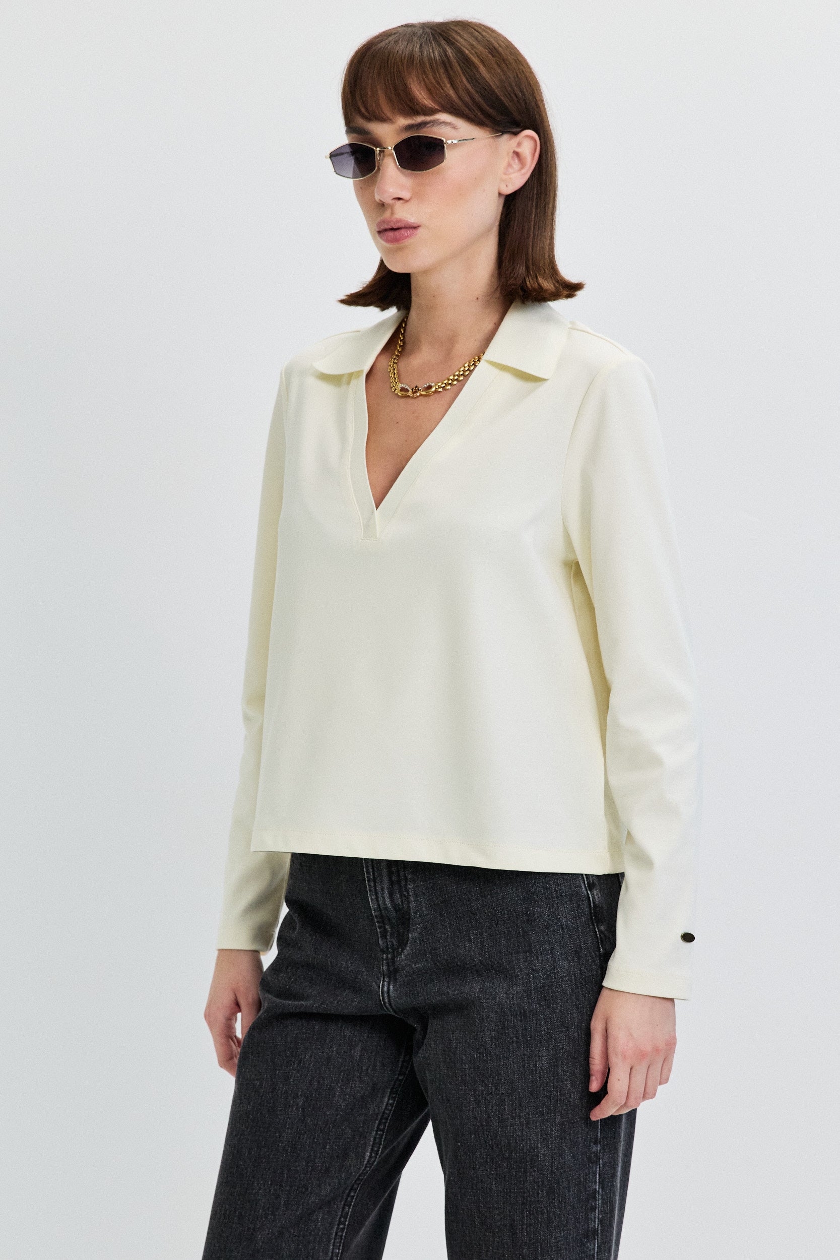 LONG SLEEVES V NECKLINE SHIRT