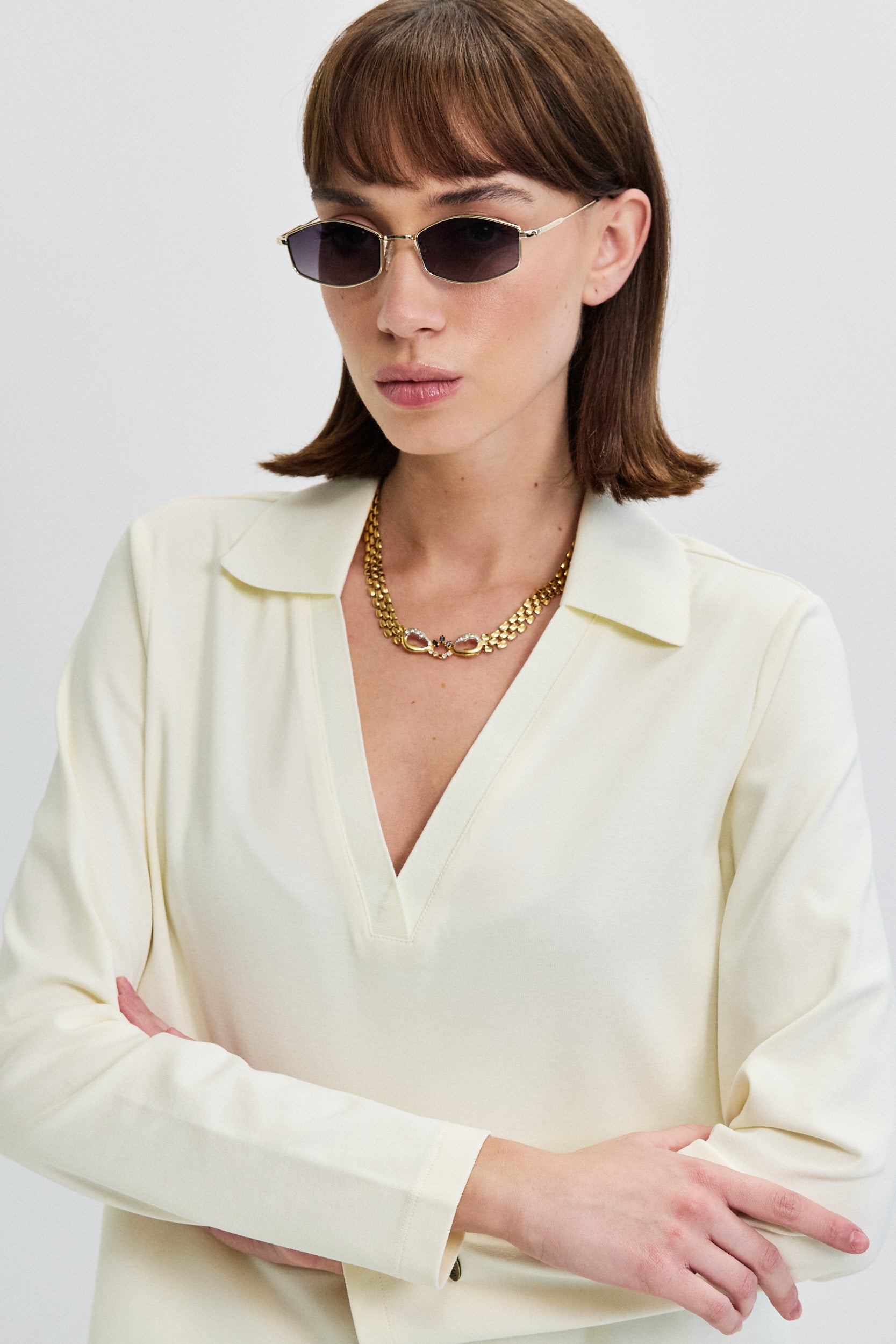 LONG SLEEVES V NECKLINE SHIRT