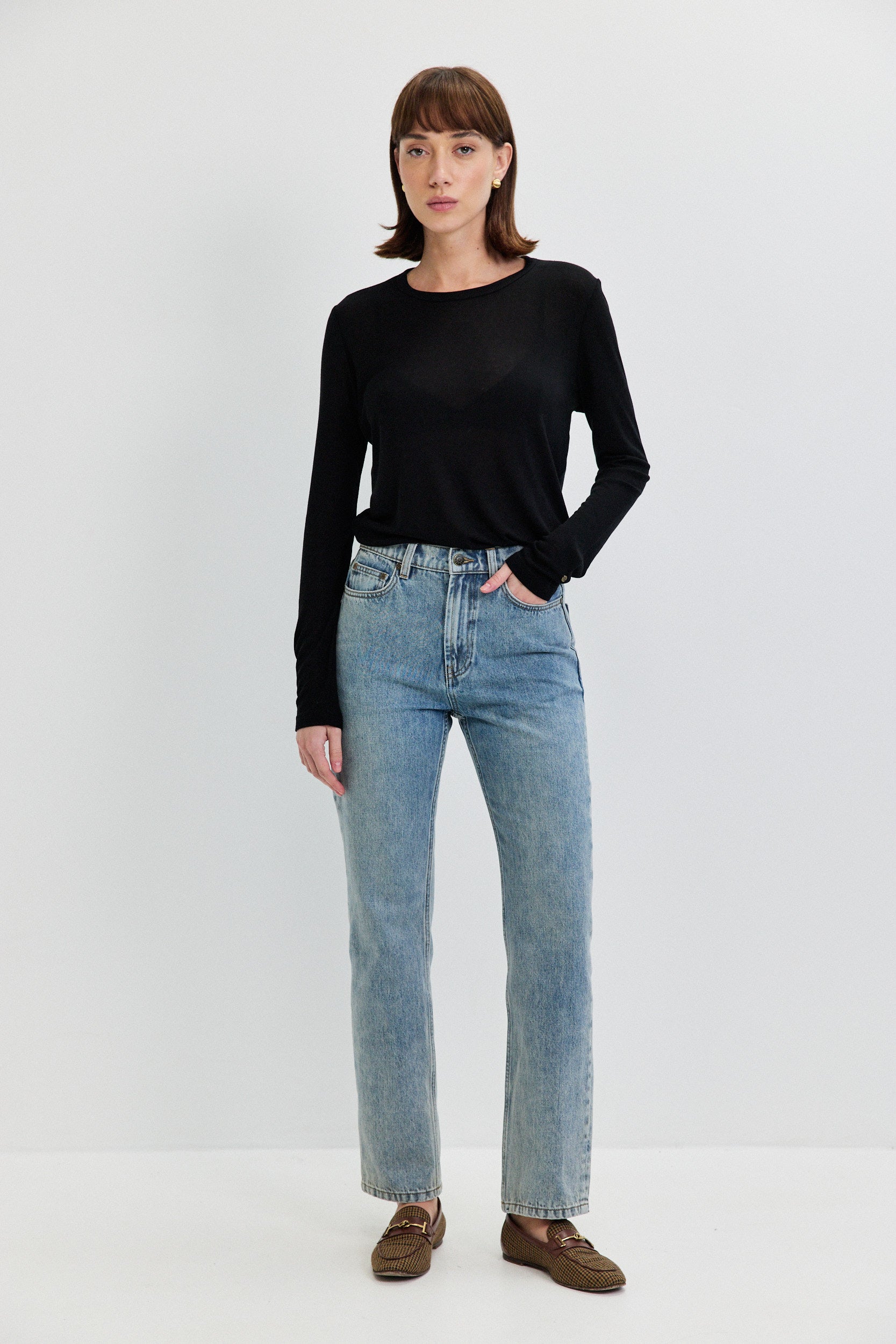 BACK CUT LONG SLEEVES