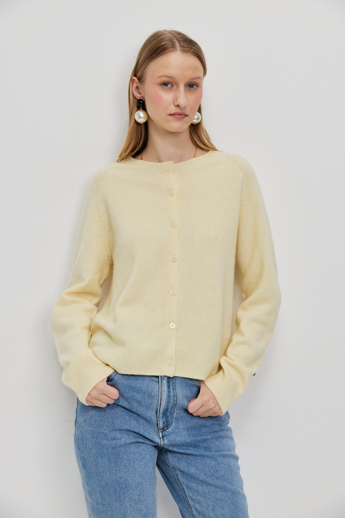 BUTTON CARDIGAN