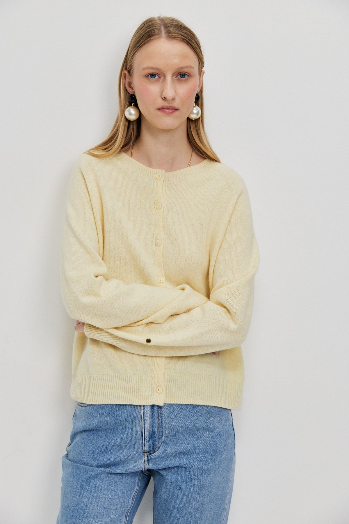 BUTTON CARDIGAN