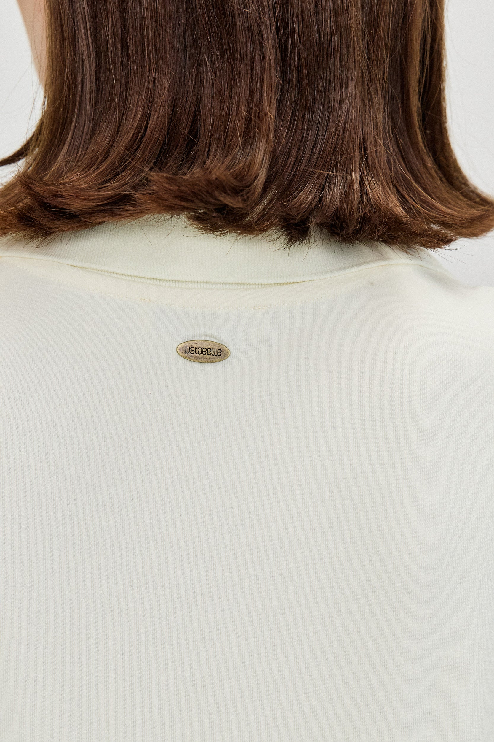 SLEEVLESS SHIRT V NECKLINE