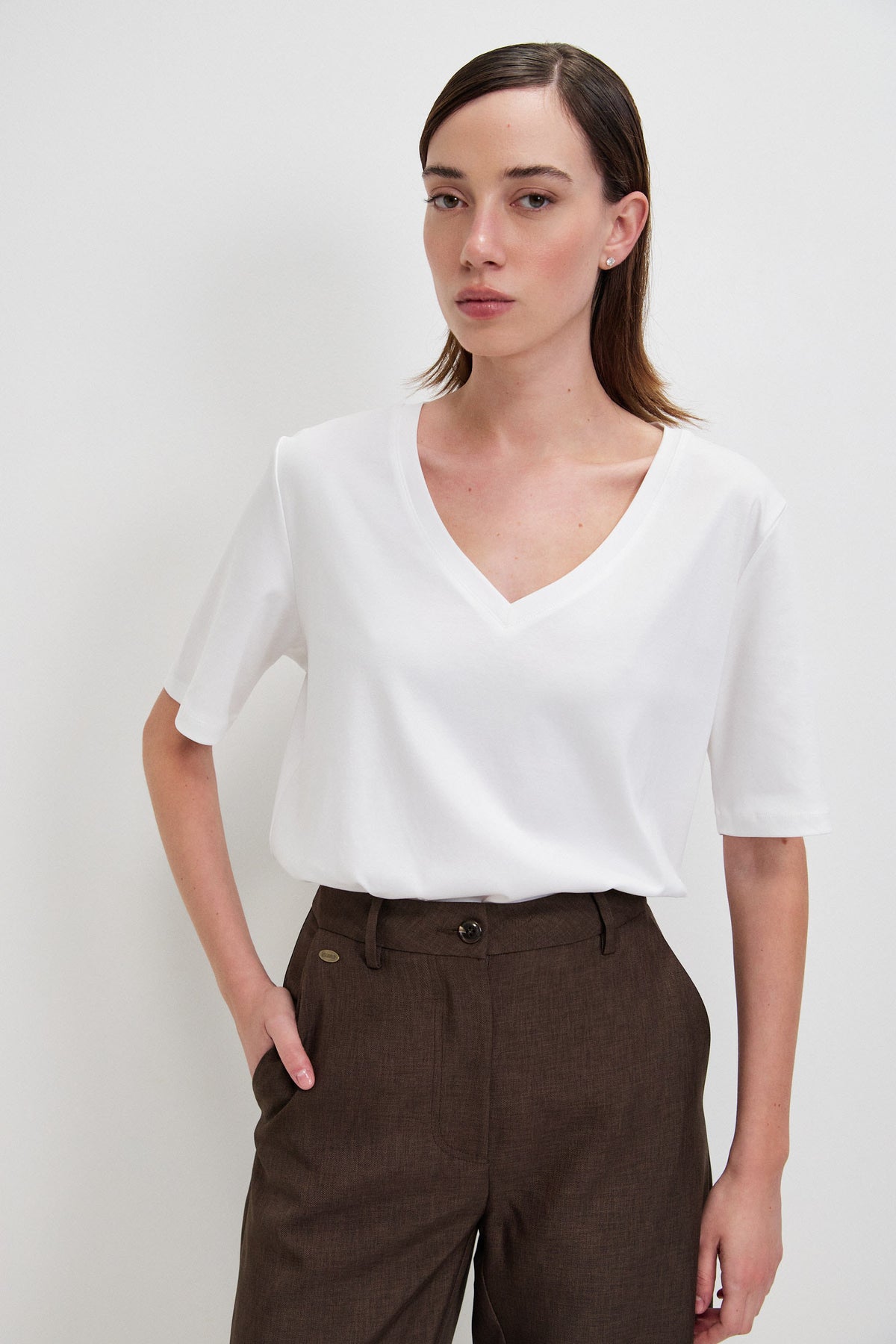 WOMEN V T-SHIRT