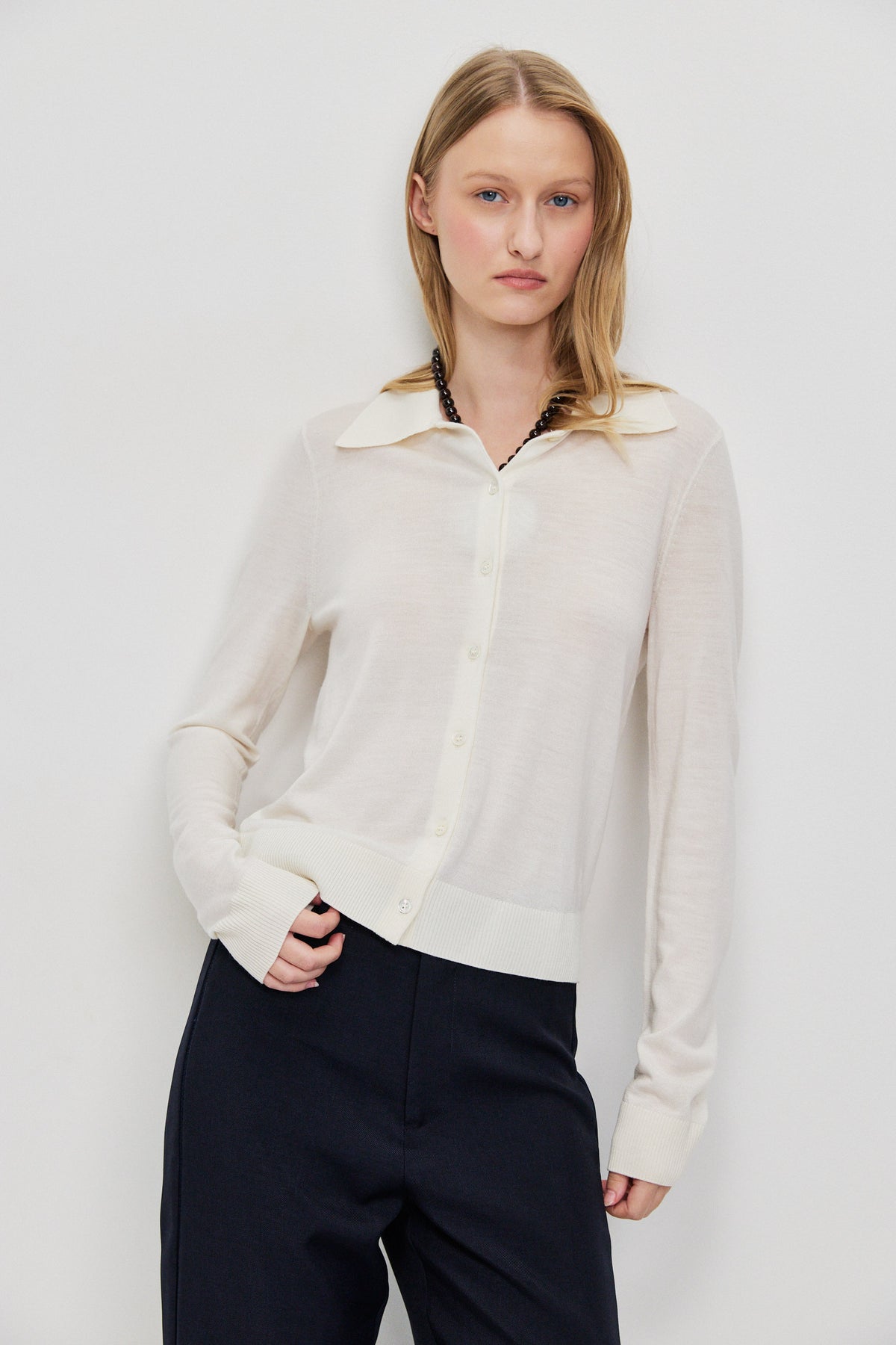 SPREAD COLLAR CARDIGAN