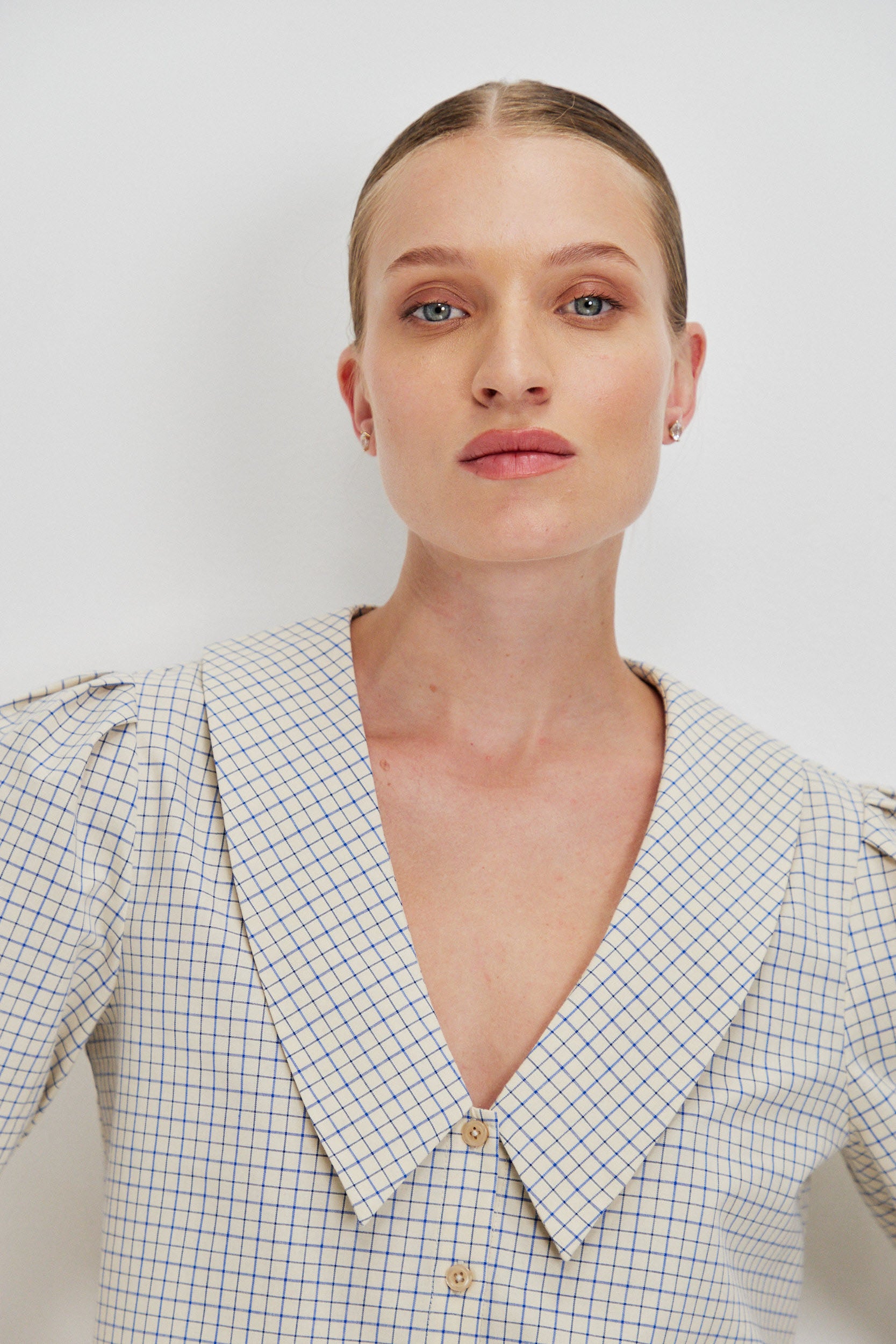 V NECK BLOUSE