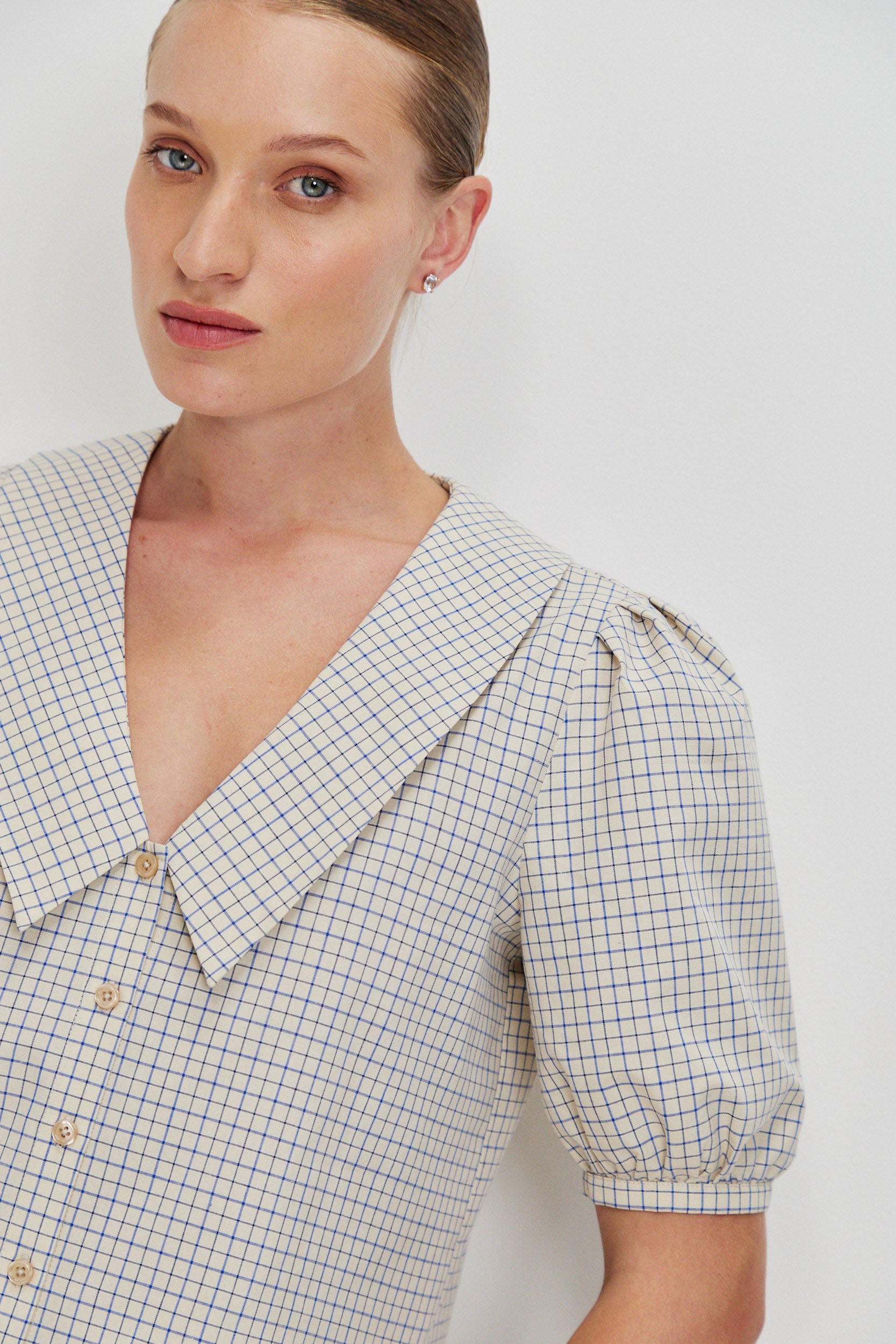 V NECK BLOUSE