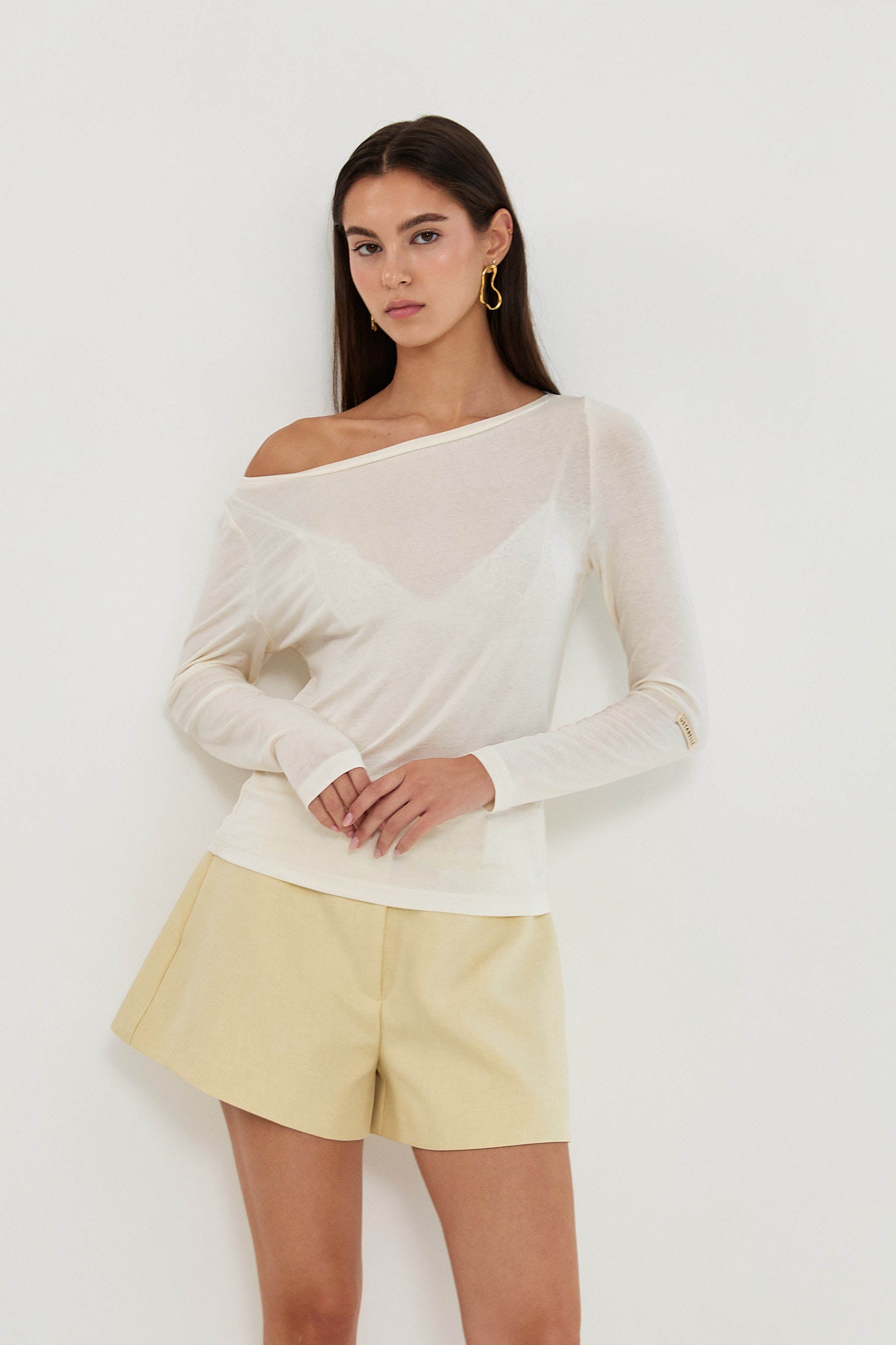 BOAT NECKLINE LONG SLEEVES SHIRT