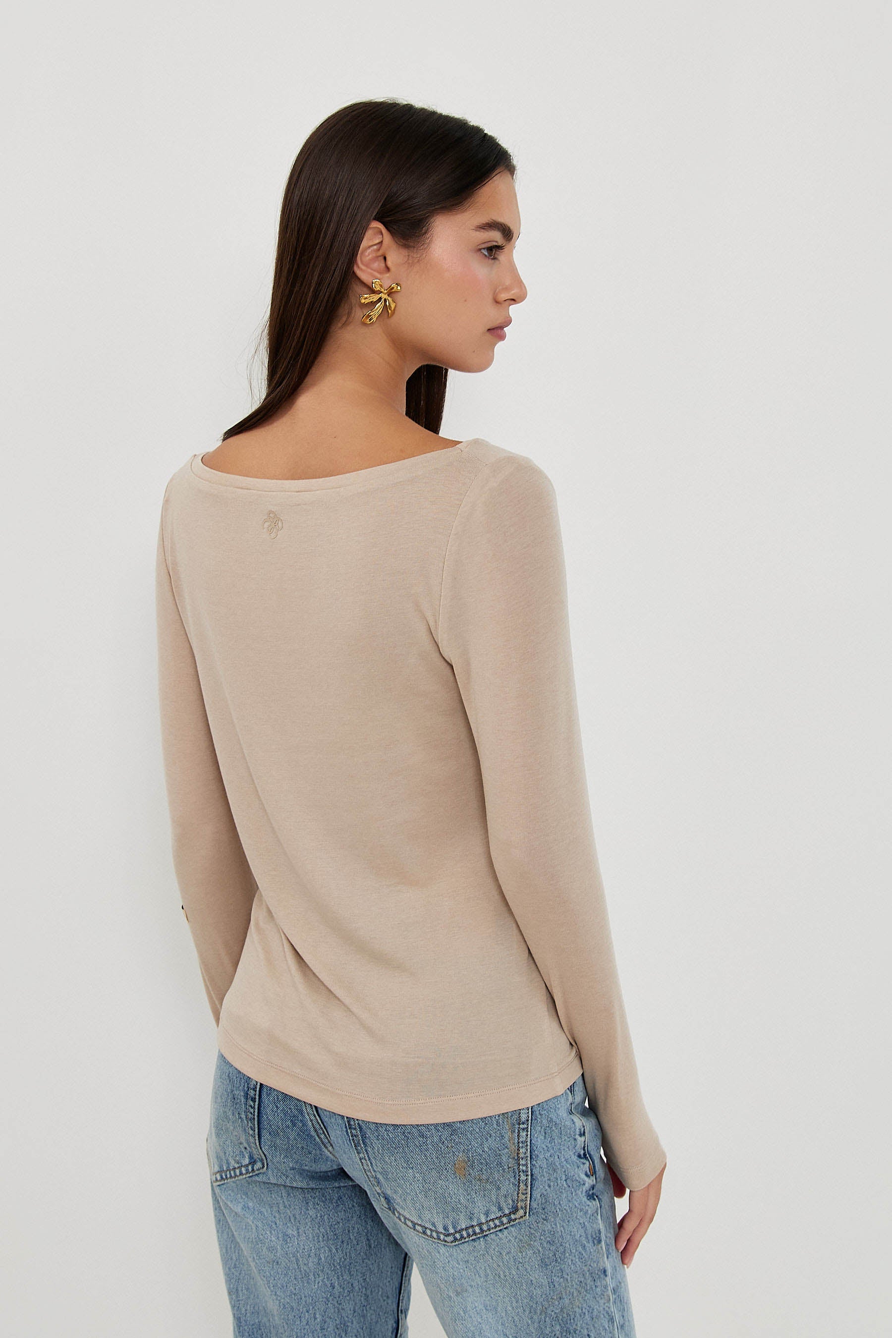 BOAT NECKLINE LONG SLEEVES SHIRT