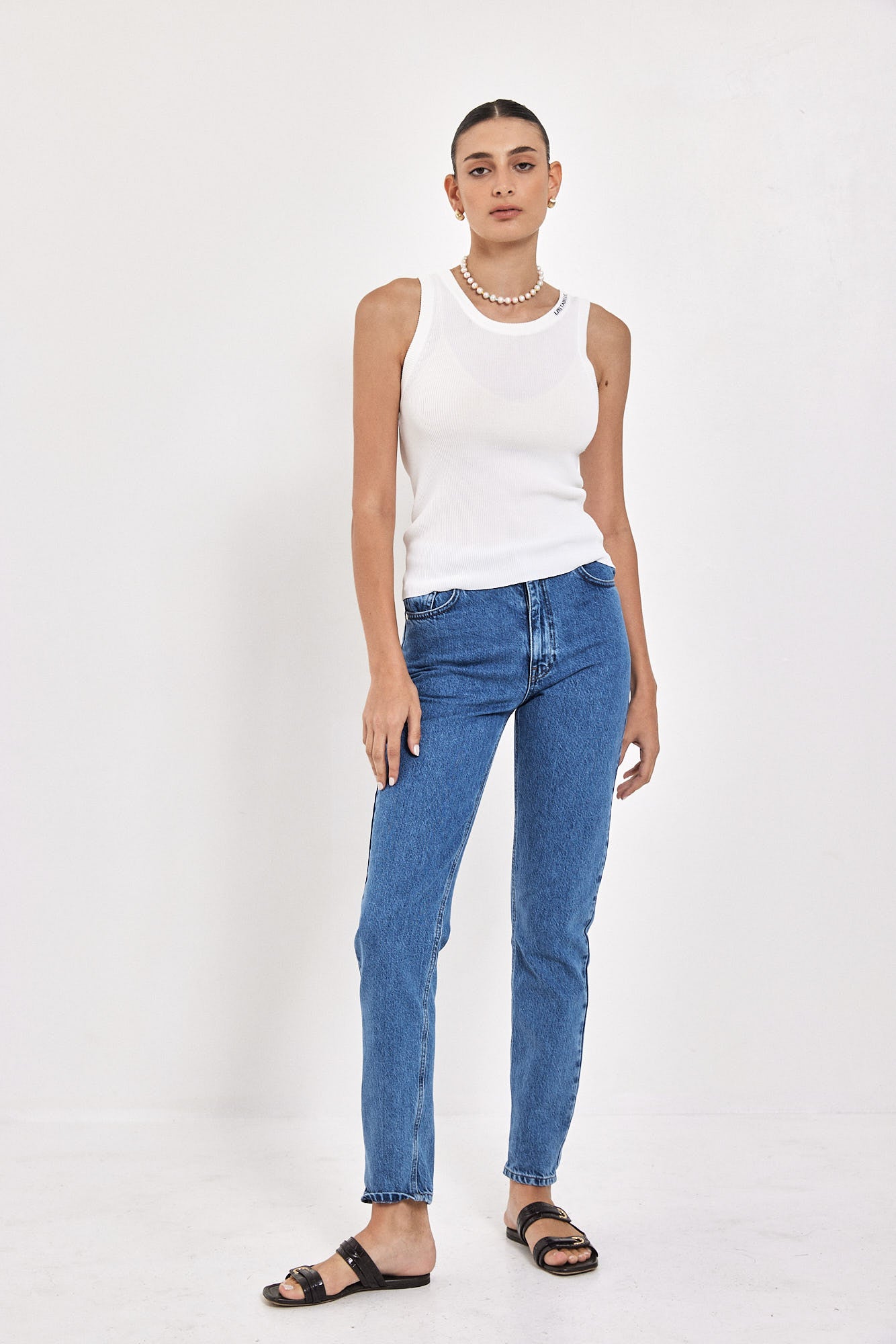 NO 10. MOM JEANS HIGH WAIST