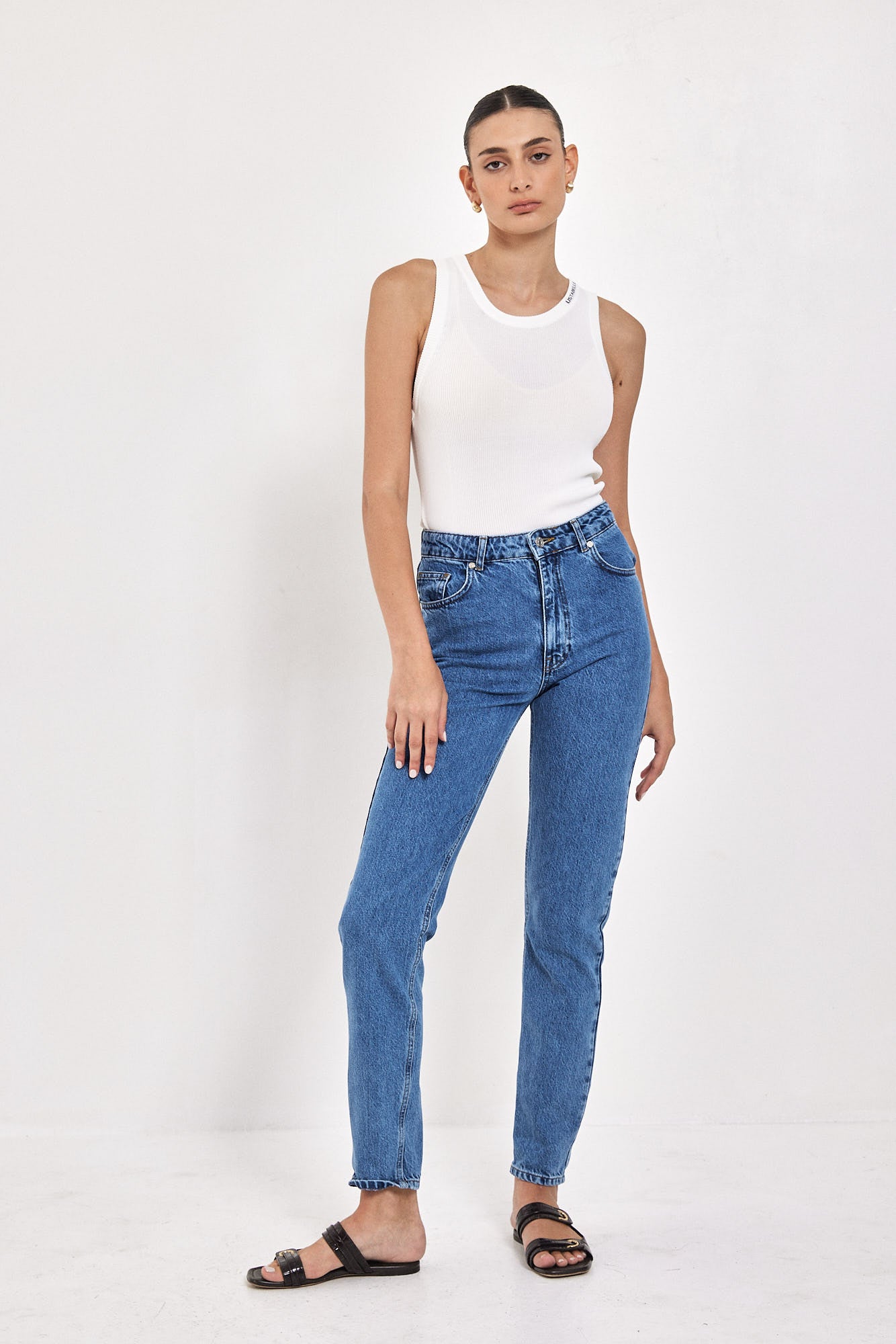 NO 10. MOM JEANS HIGH WAIST