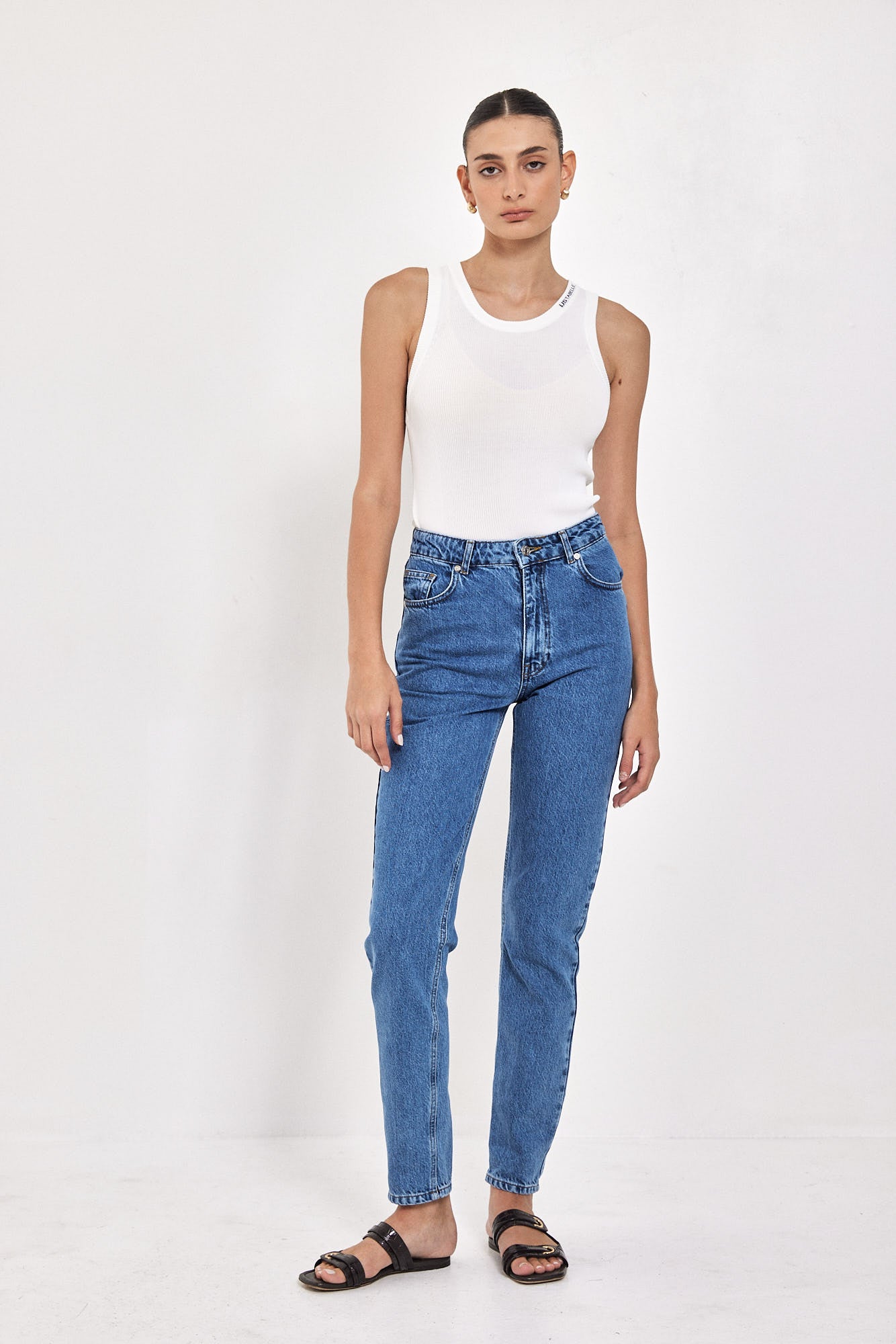 NO 10. MOM JEANS HIGH WAIST