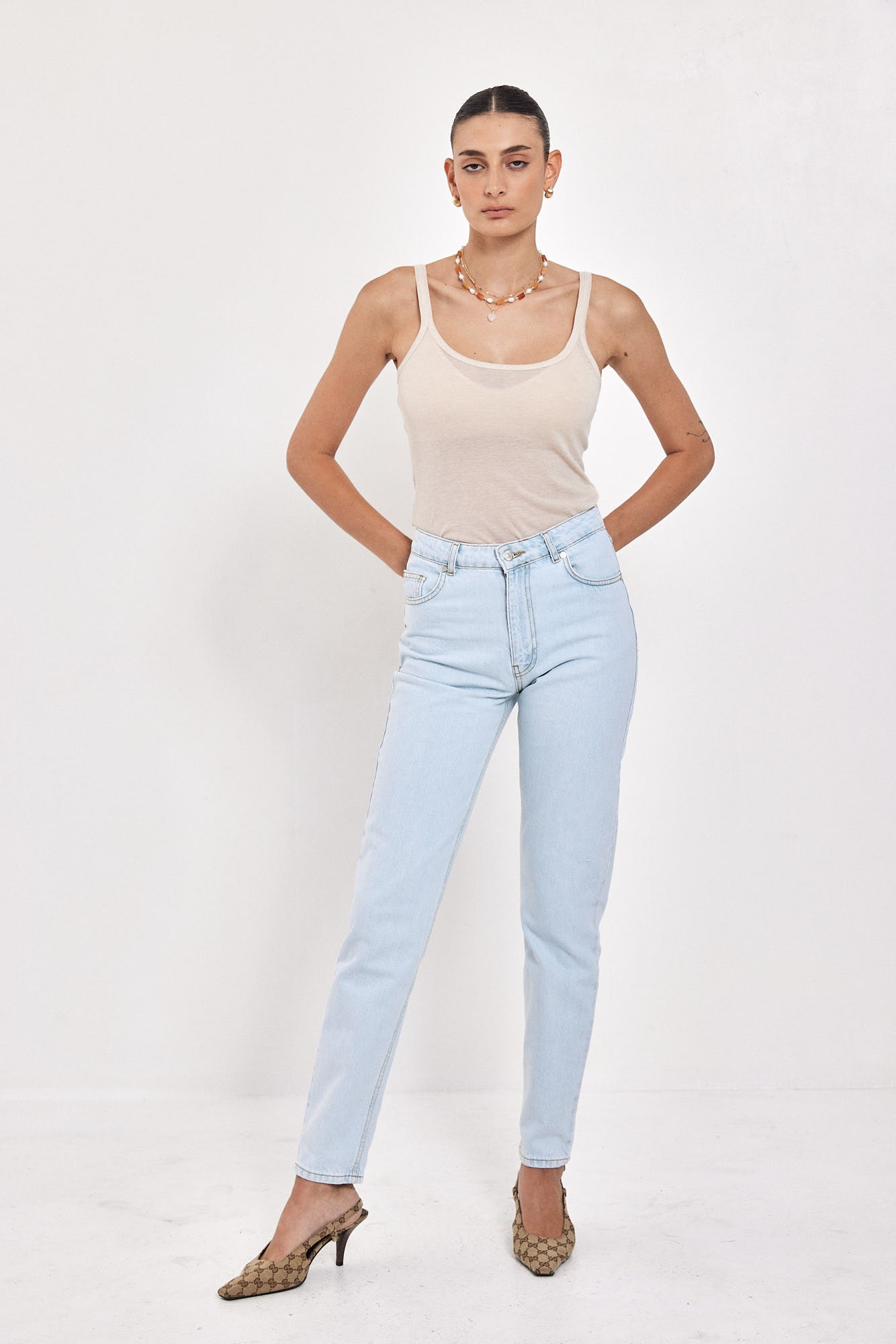 NO 10. MOM JEANS HIGH WAIST