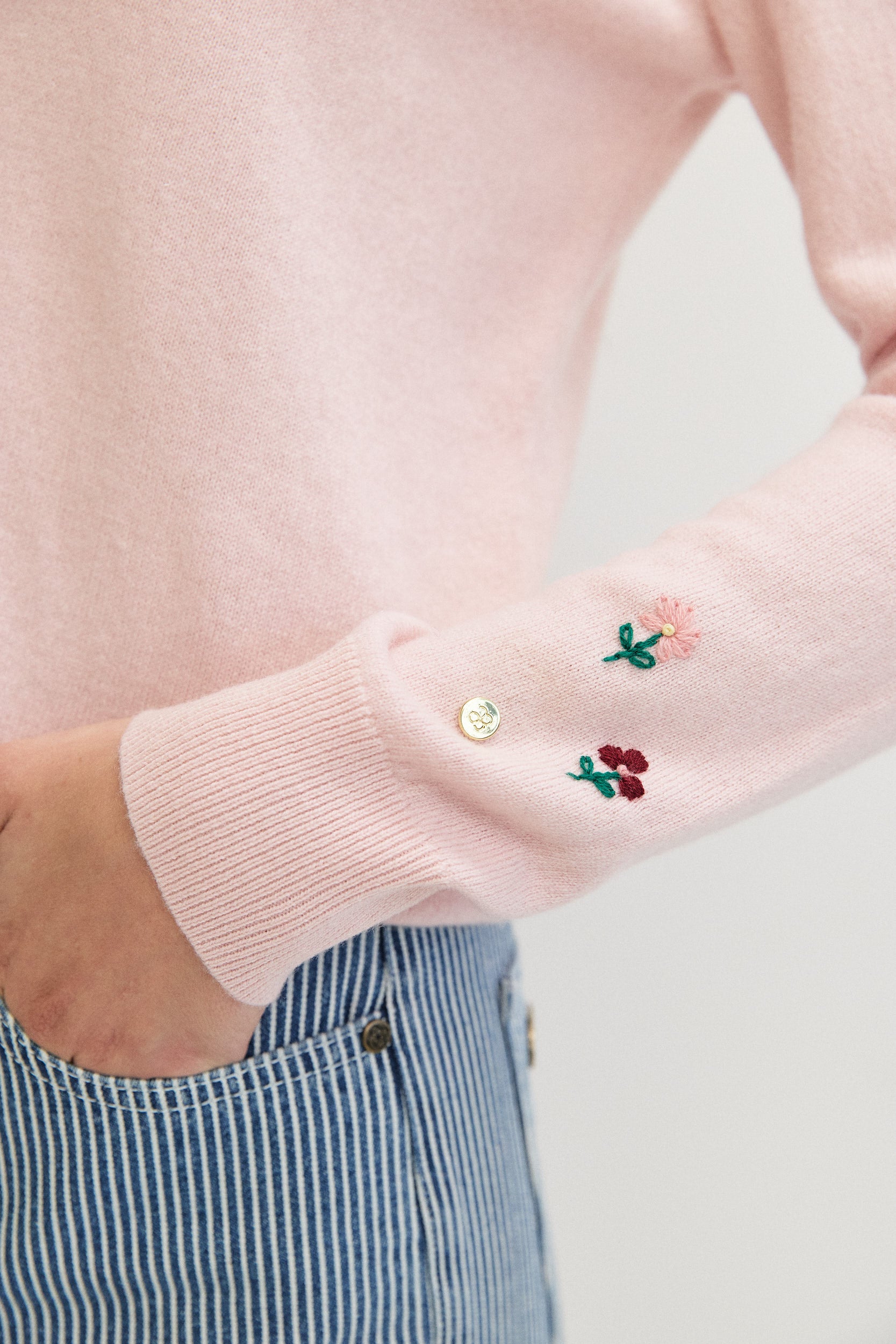 THIN WOOL FLOWER EMB KNITWEAR